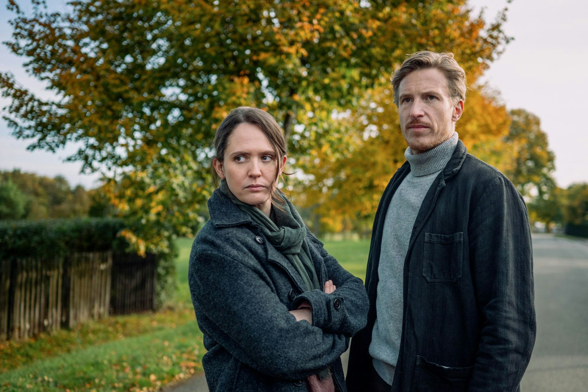 Gemeinsam mit Emily Cox (Dr. Mala Murphy) stand Golo Euler (Moritz Herbst) im Thüringenkrimi vor der Kamera.