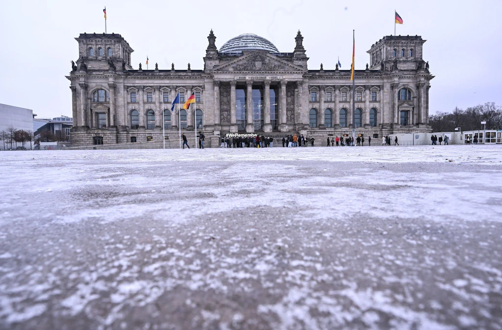 Berlins Dauerkrise: Die Hauptstadt rutscht aus – und Deutschland lacht
