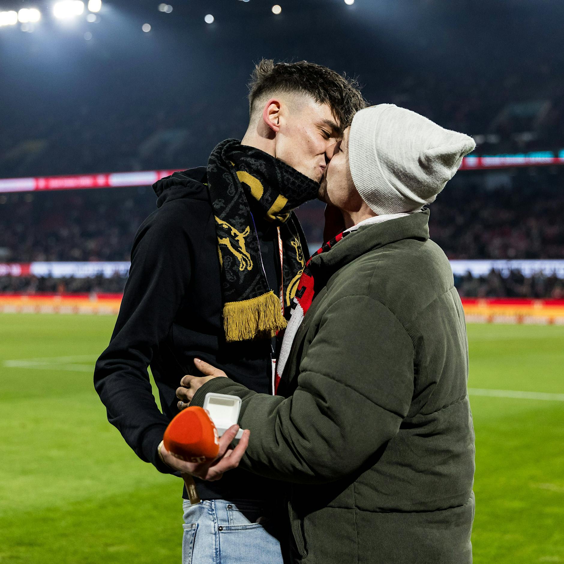 Schwere Vorwürfe gegen schwulen Schiri aus der Bundesliga