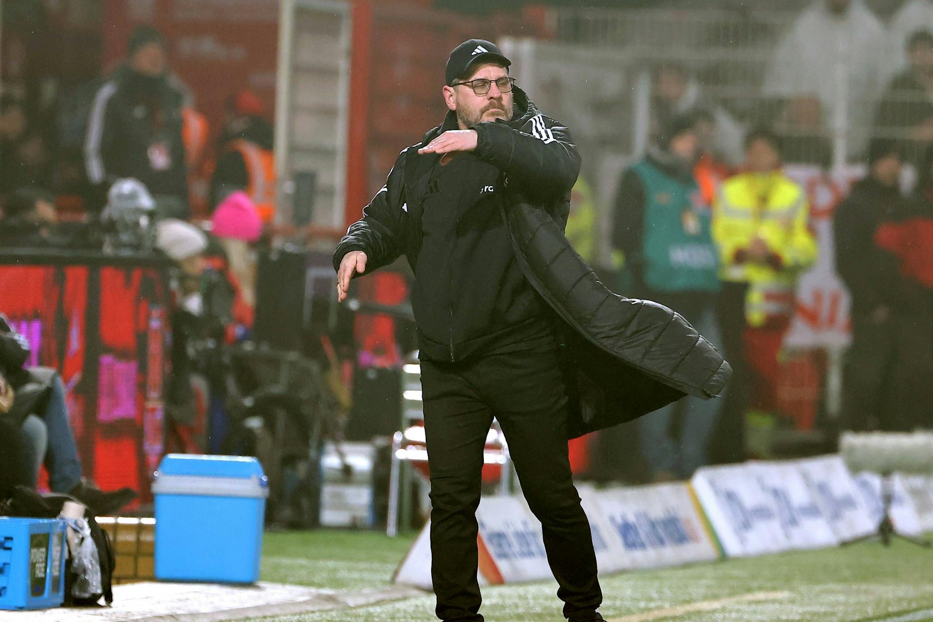 Steffen Baumgart kann mit dem 1:1 gegen Eintracht Frankfurt leben. Sauer ist der Cheftrainer des 1. FC Union wegen des Elfmeters von Leopold Quereld.