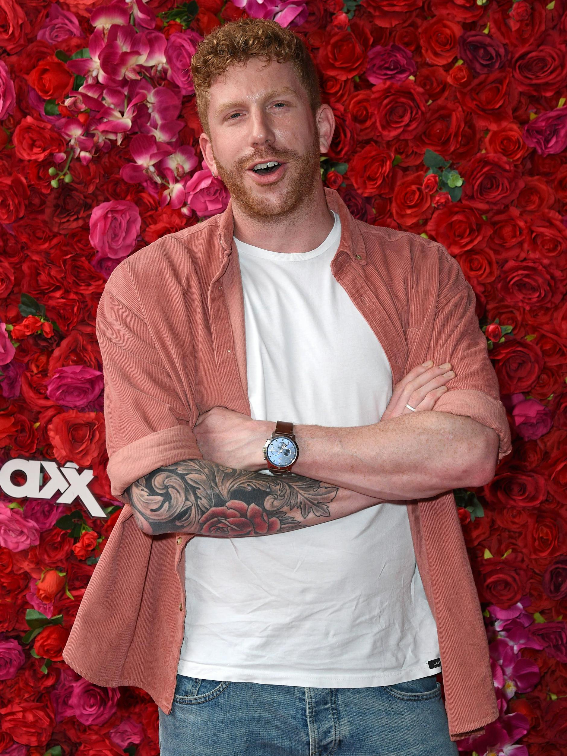 Lars Tönsfeuerborn weiß offenbar ganz genau, was zwischen Oliver und Eva läuft.