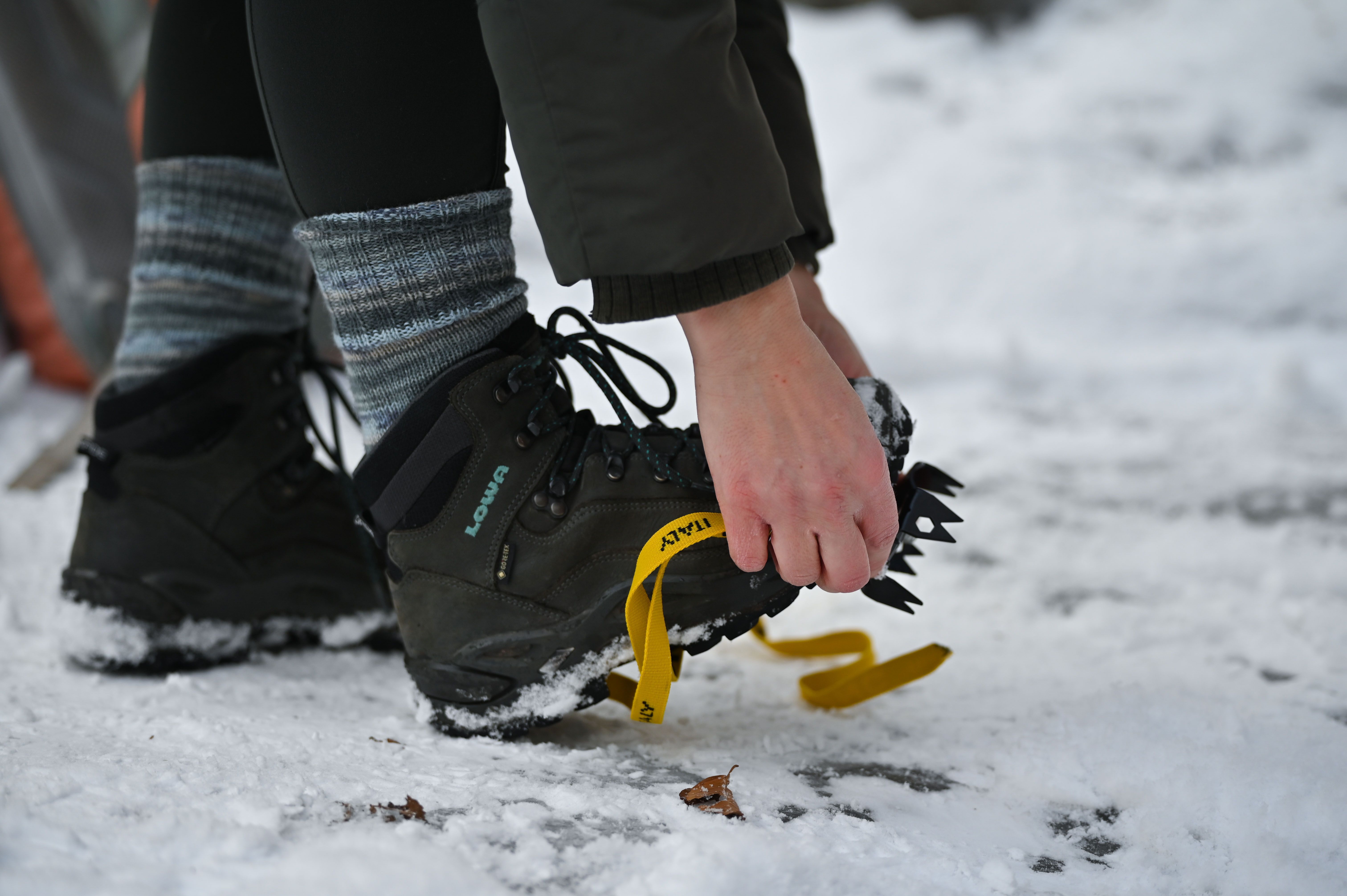 Glätte-Chaos in Berlin: Schuhspikes ausverkauft – jeder Schritt wird zum Risiko