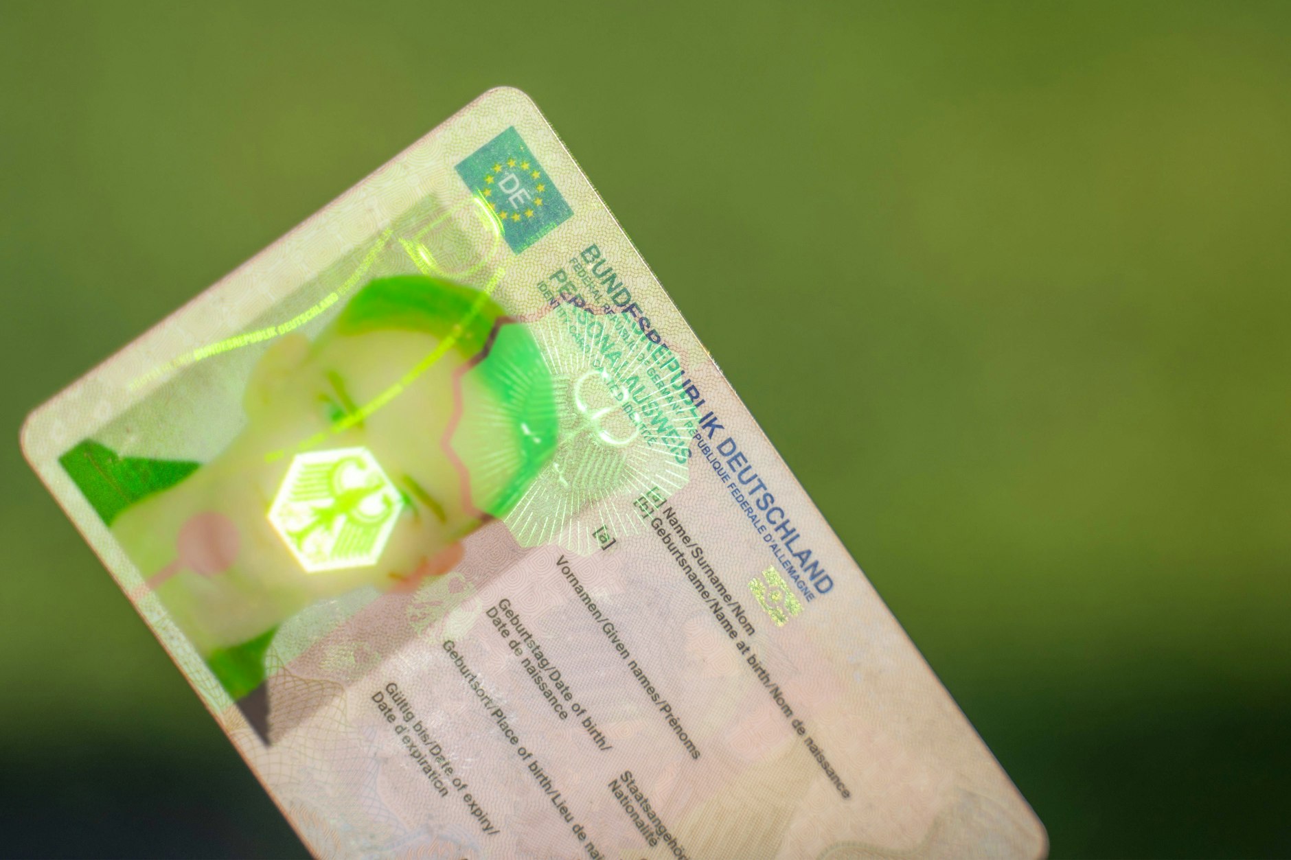 Der Personalausweis kostet ab sofort 46 Euro.