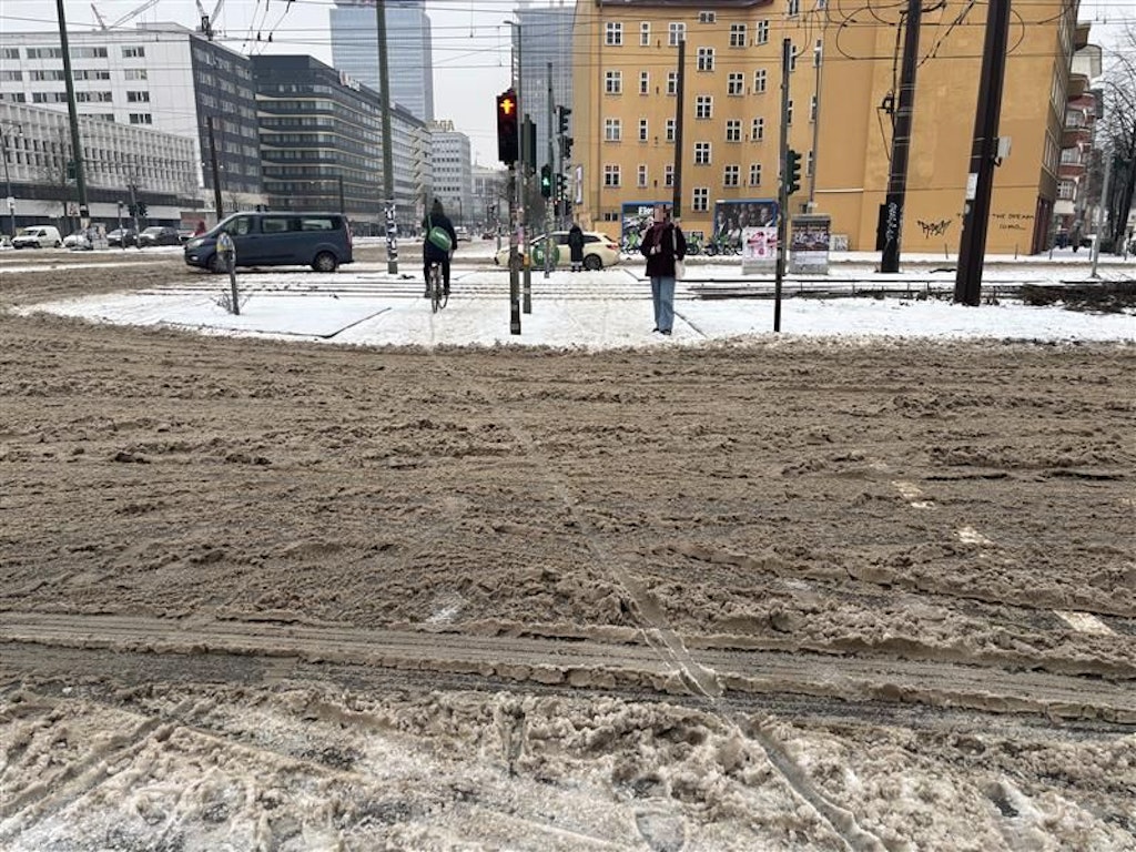 Berlin-rutscht-und-matscht-durch-den-Winter