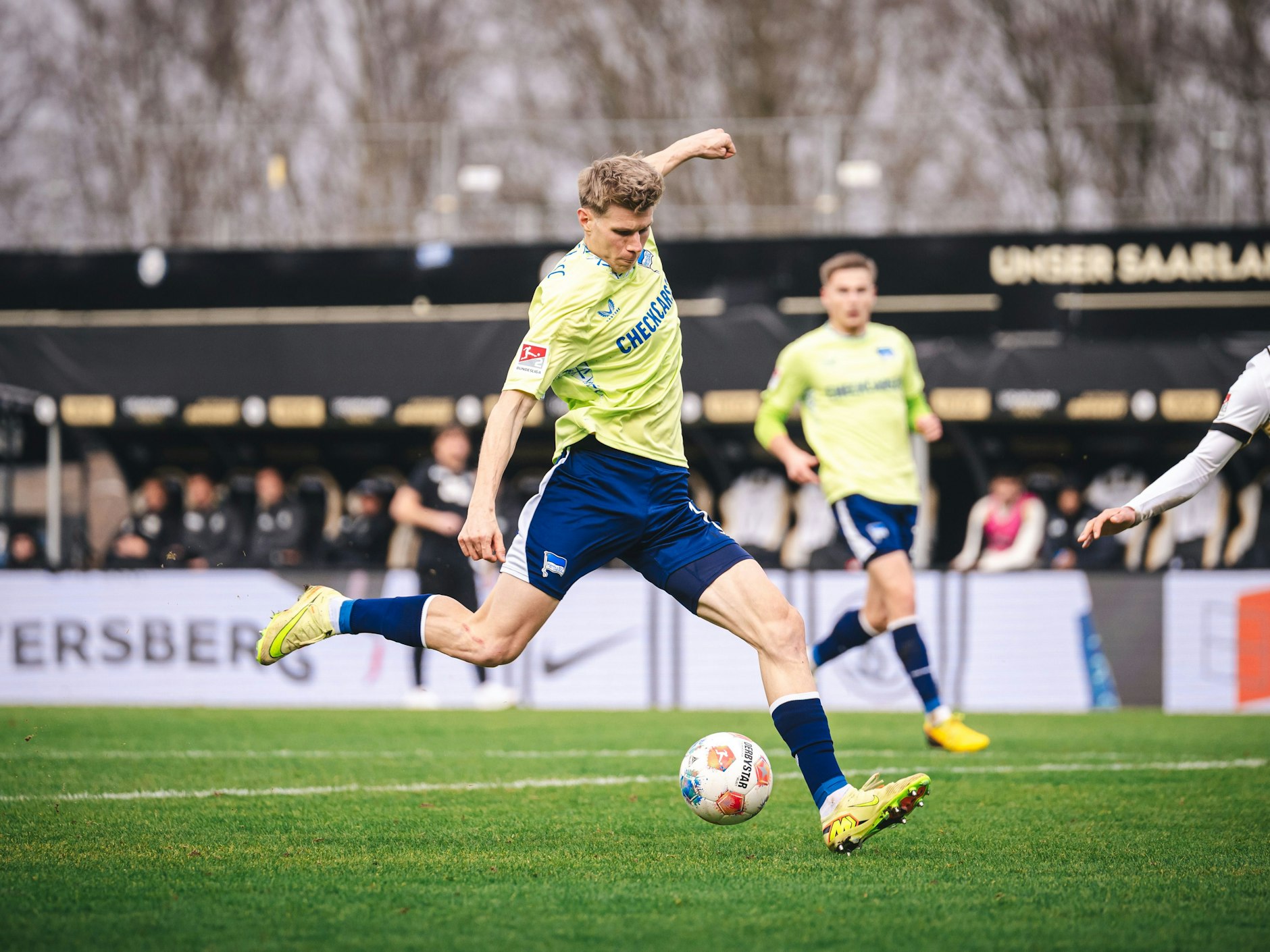 Hertha-Stürmer Luca Schuler trifft in der 58. Minute eiskalt zum 2:0 gegen Elversberg.