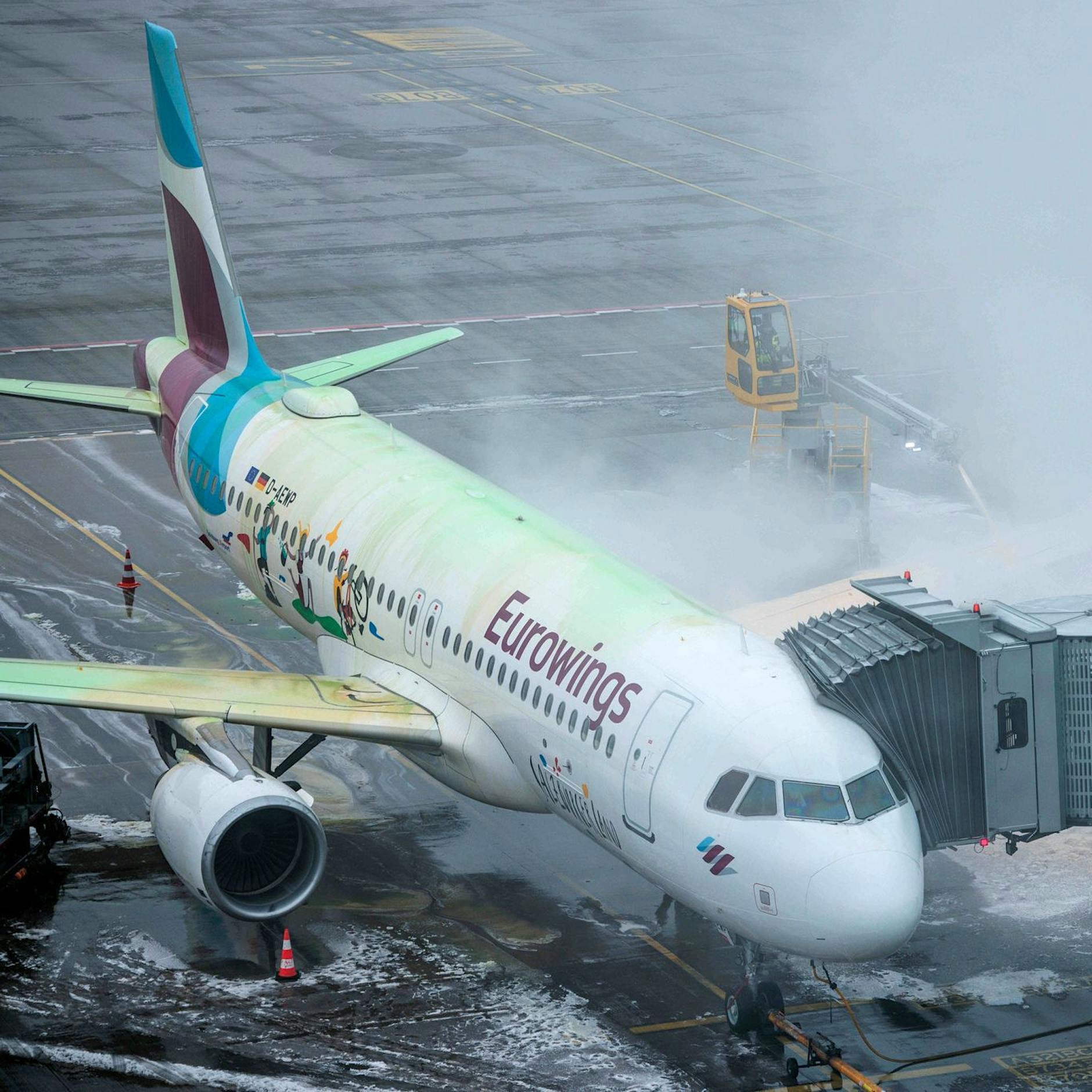 Glatteis-Warnung für Berlin, am Flughafen BER weiter Ausfälle und Verspätungen