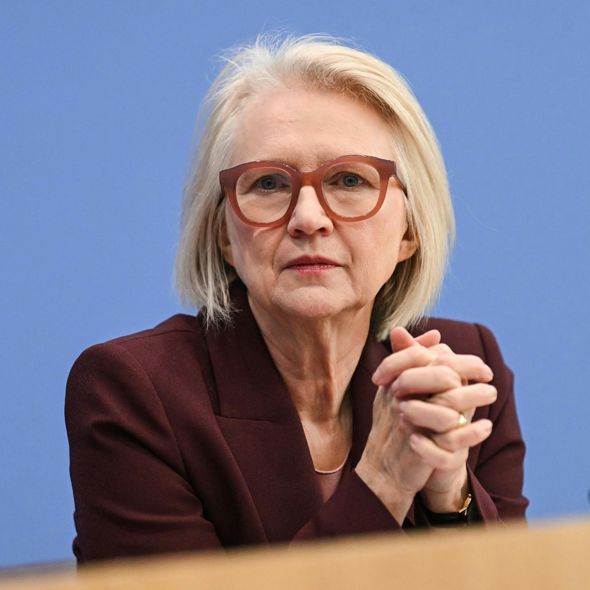 Image - Wirtschaftsweise Monika Schniter verteidigt Gen Z: Arbeitet mehr als Generationen vor ihr