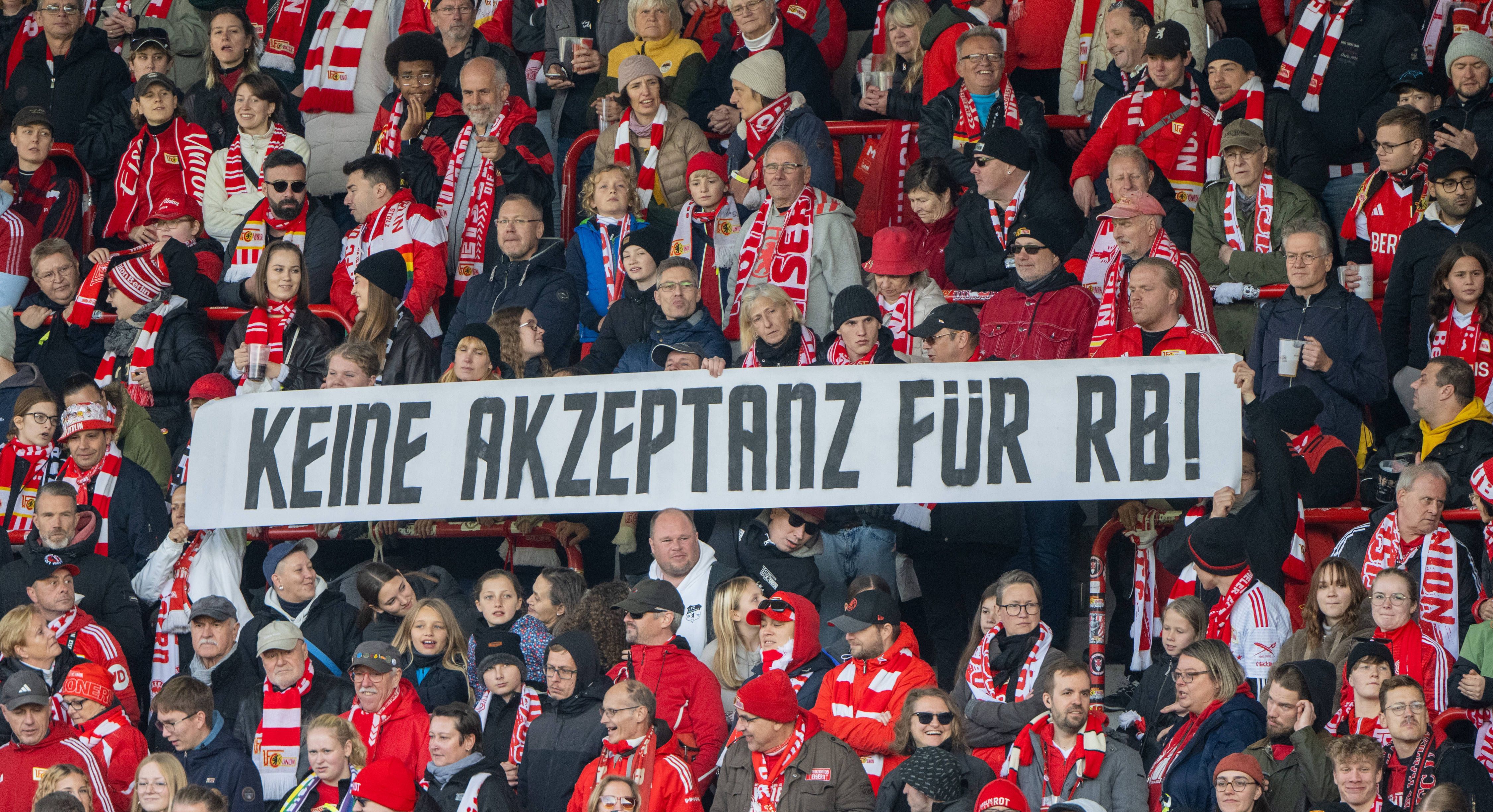 1. FC Union Berlin: Fans zeigen deutlichen Protest gegen RB Leipzig