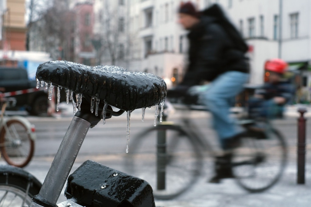 Winter in Berlin und Brandenburg: Glatteis bremst Verkehr – was Reisende jetzt beachten müssen