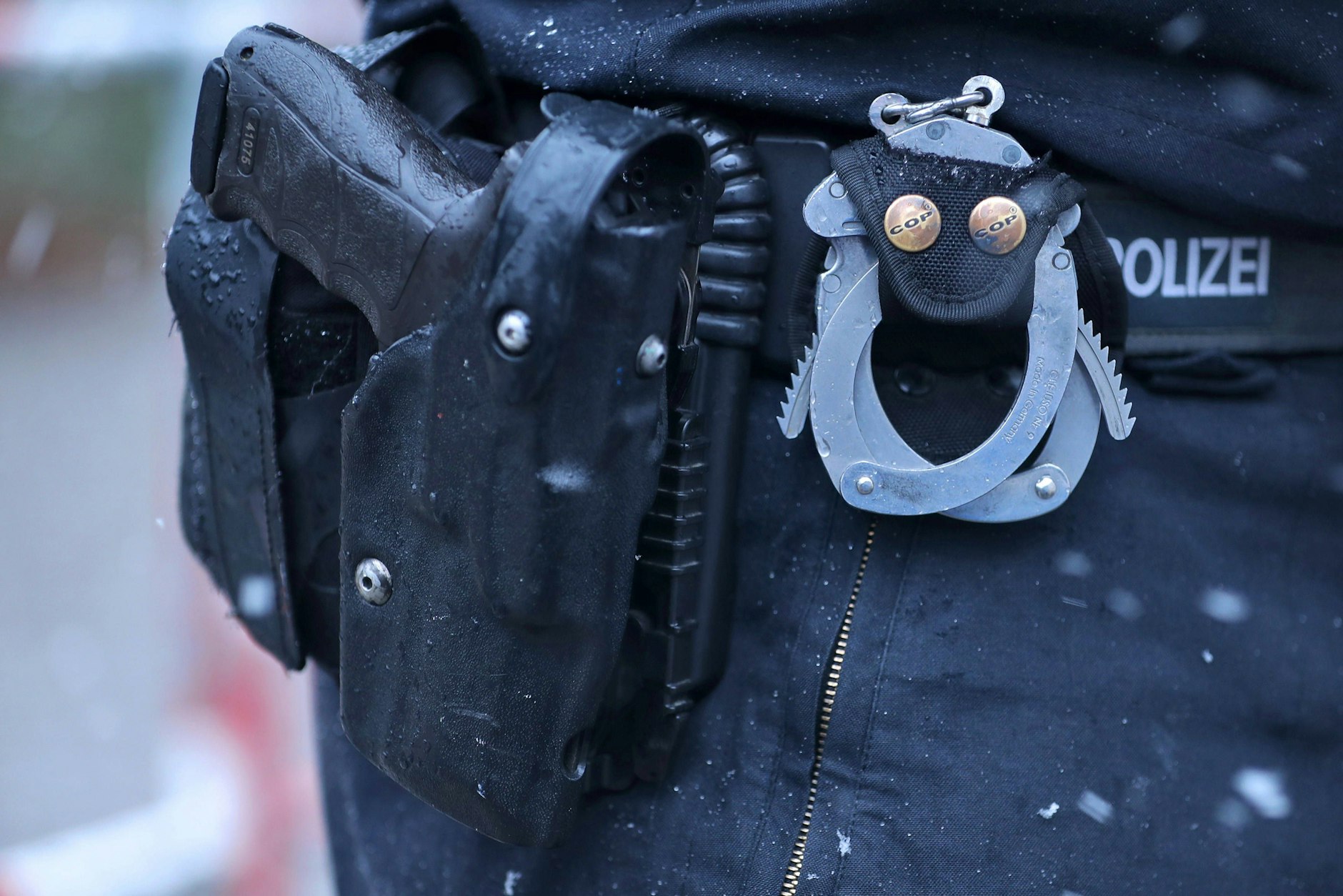 Berliner Polizisten dürfen ihre Dienstwaffen mit nach Hause nehmen. Sechs Pistolen wurden seit 2010 gestohlen.  