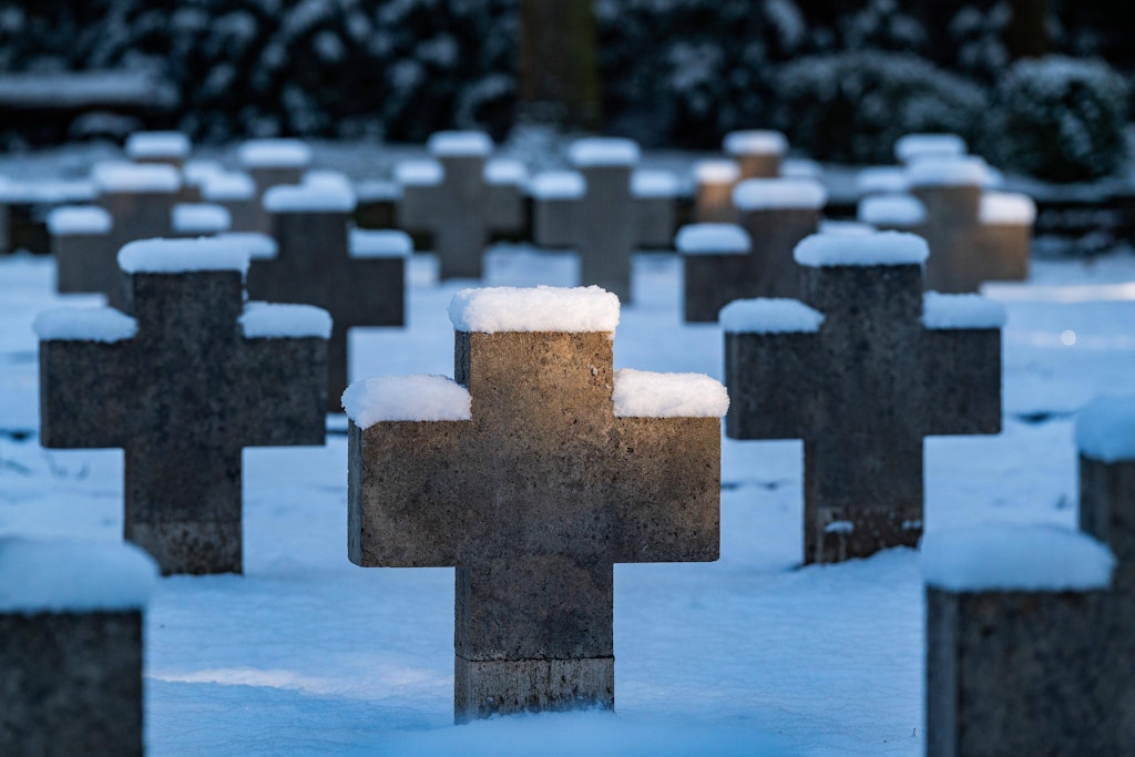 Bestattungen-auf-Brandenburger-Friedhof-fallen-aus-wegen-Gl-ttegefahr