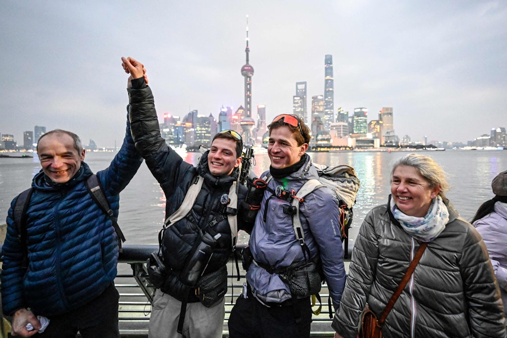 Franzosen-laufen-zu-Fu-von-Frankreich-bis-nach-Shanghai