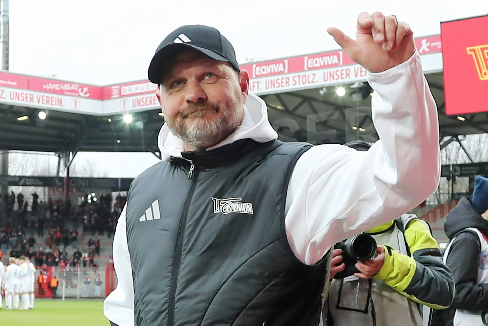 Union-Trainer Steffen Baumgart benahm sich zuletzt extra gut, um nicht wieder gegen den Hamburger SV gesperrt zu fehlen.