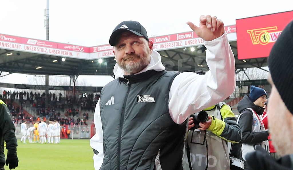 Union-Trainer-Steffen-Baumgart-rei-t-sich-f-r-den-HSV-zusammen