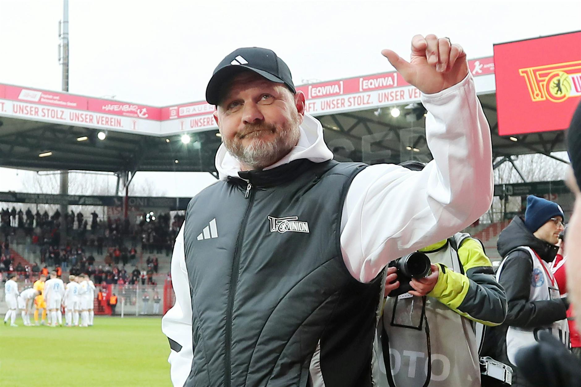 Union-Trainer Steffen Baumgart reißt sich für den HSV zusammen