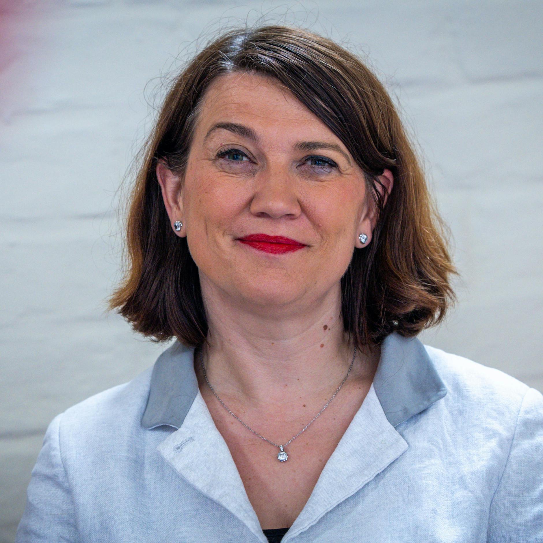 Image - Linke-Ministerin Bernhardt nimmt Sohn für Urlaubsflug von der Schule: Rüge vom Bildungsministerium