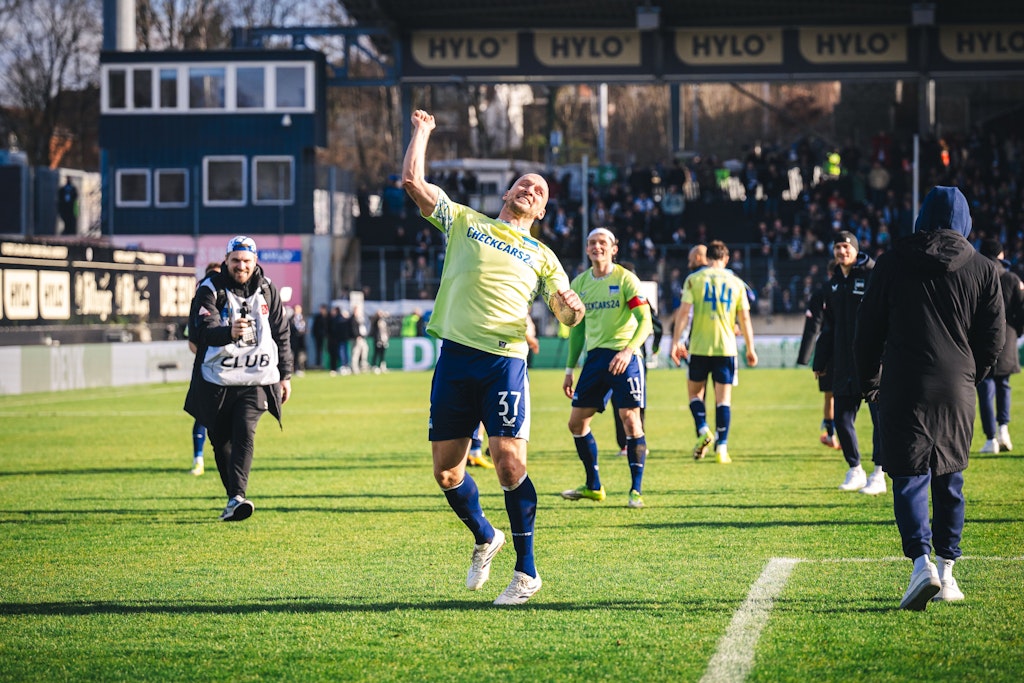 Hertha-Torsch-tze-Leistner-kommt-vom-Klo-direkt-in-die-Startelf