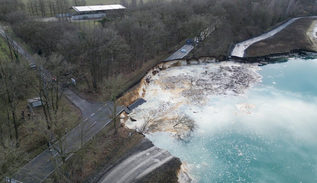 Hier-sind-pl-tzlich-80-Meter-Stra-e-einfach-weg