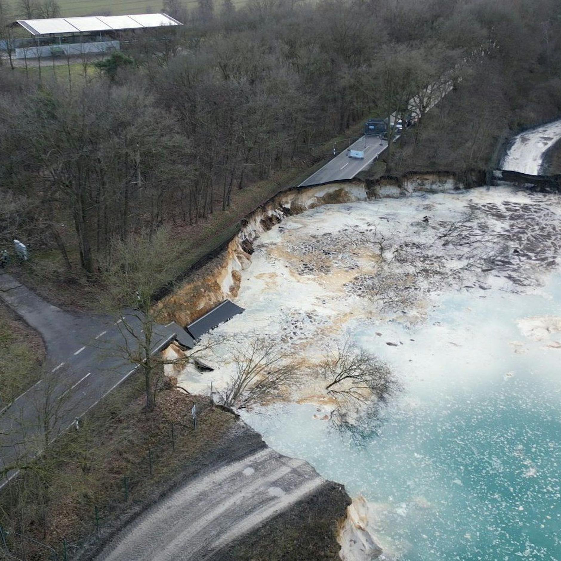 Hier sind plötzlich 80 Meter Straße einfach weg