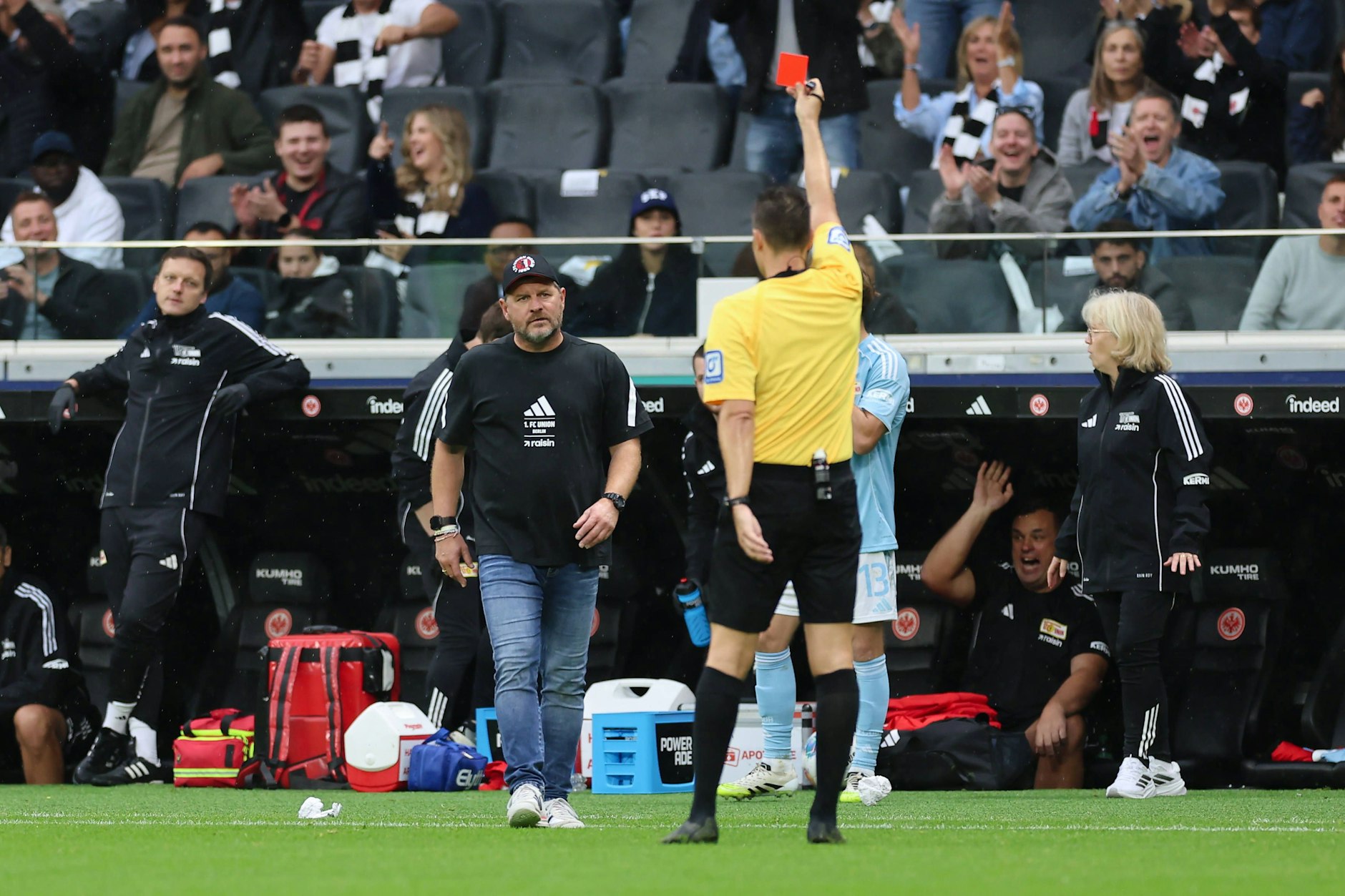 Das erste Duell mit seinem Ex-Klub Hamburger SV verpasste Baumgart im Herbst wegen einer Sperre nach einer Roten Karte in Frankfurt.
