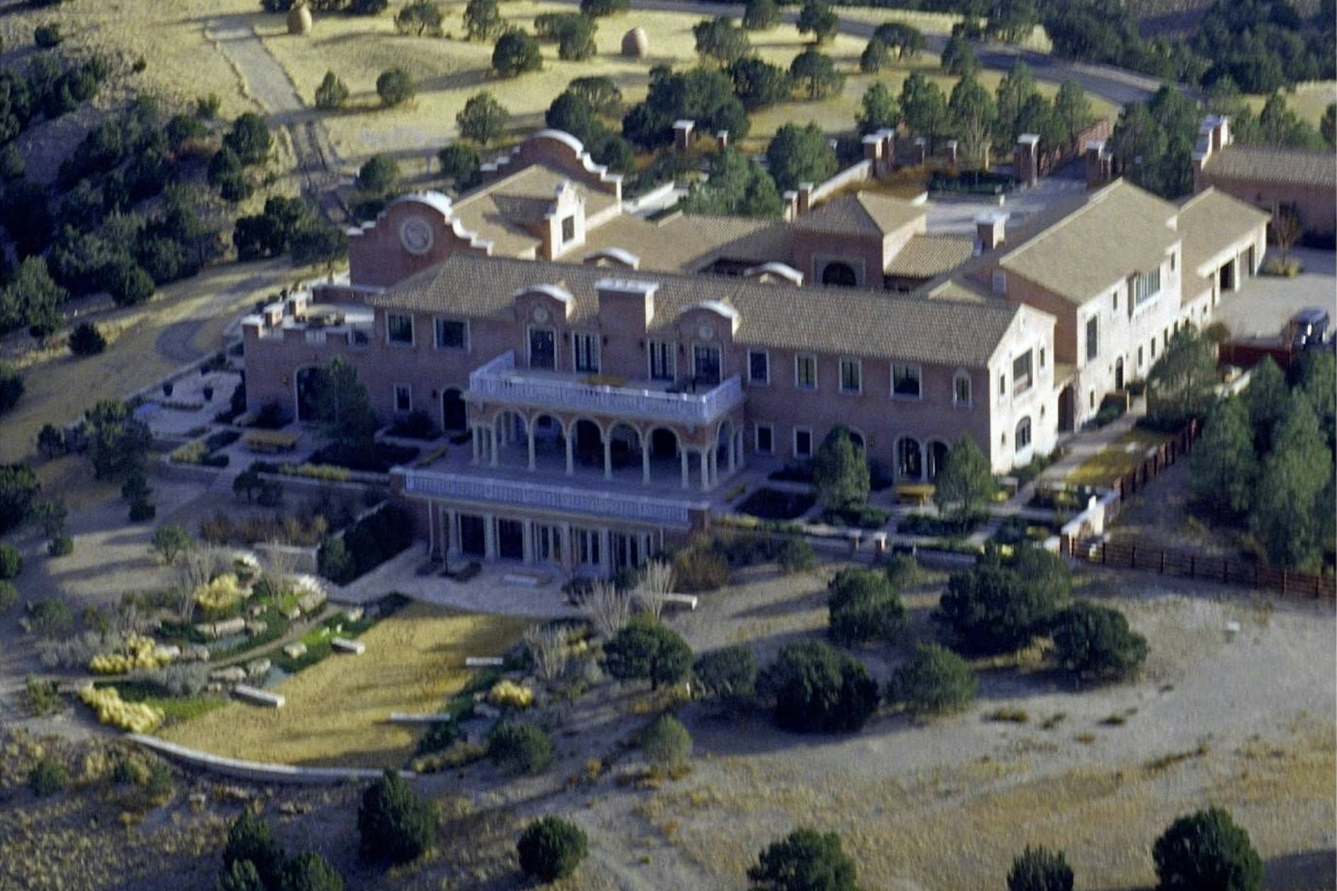 Le ranch Zorro n'a jamais été seulement un lieu de maltraitance ; c'était un laboratoire pour les fantasmes eugéniques et mégalomaniaques d'Epstein.