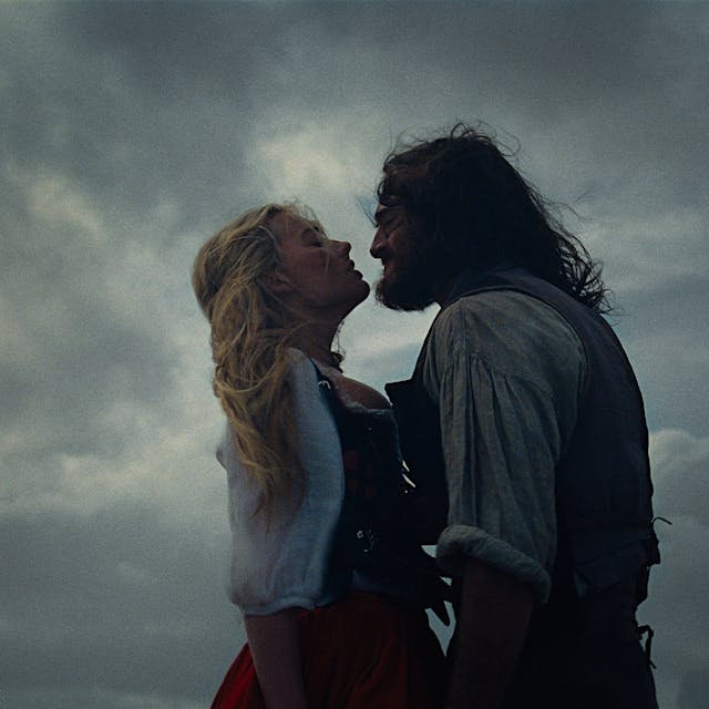 „Wuthering Heights“ ist ein lustloser Literaturklassiker in Lack und Leder