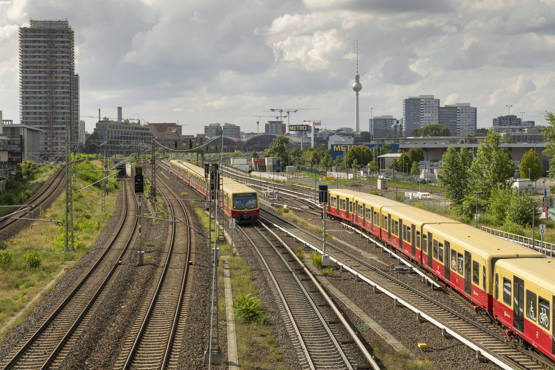 Rund um den S-Bahnhof Warschauer Straße verkehrt die S5 nur im Zwanzig-Minuten-Takt.