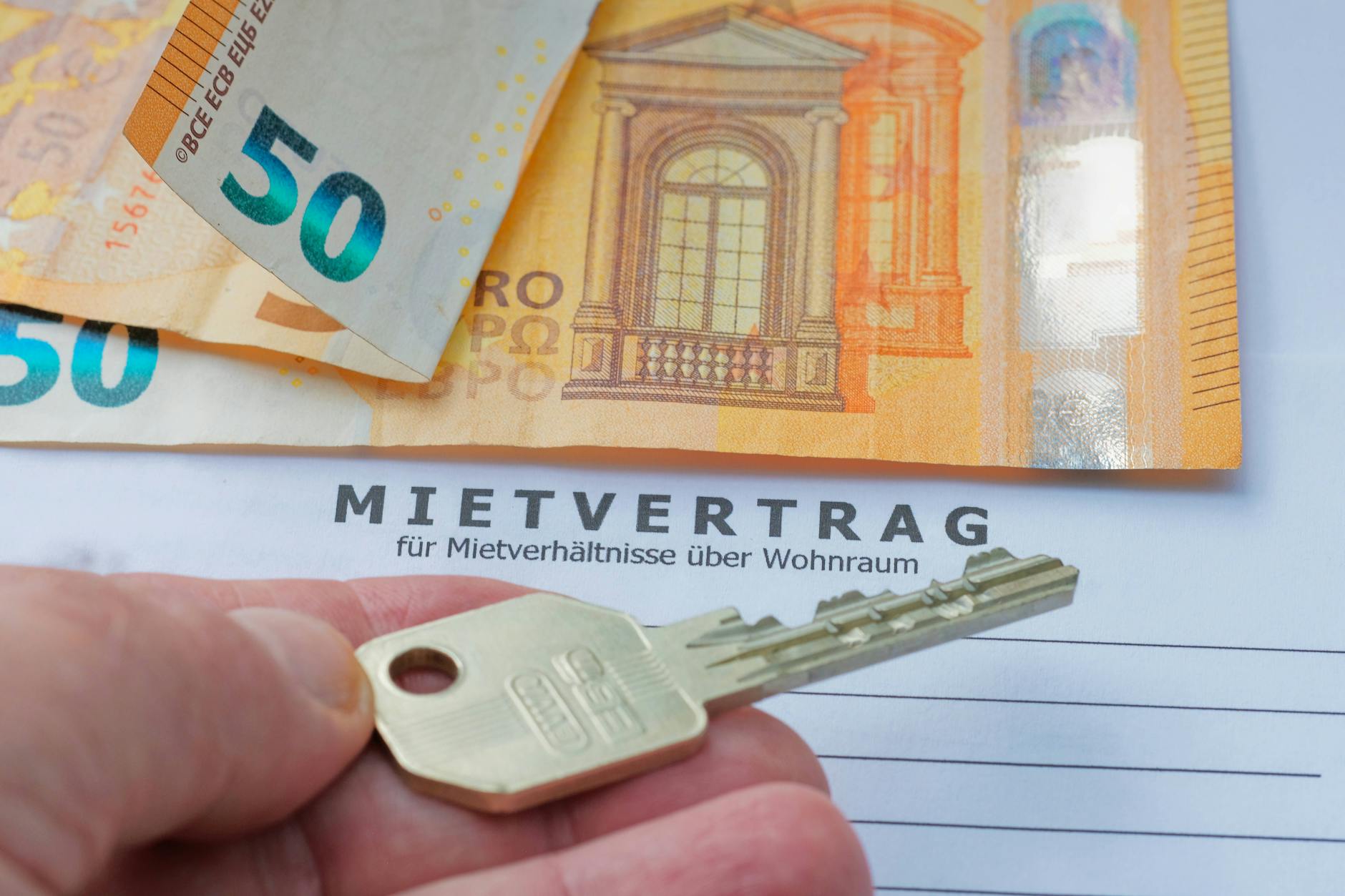 Symbolfoto: Die Linken fordern hohe Bußgelder für Vermieter, die ihre Mieter abzocken.