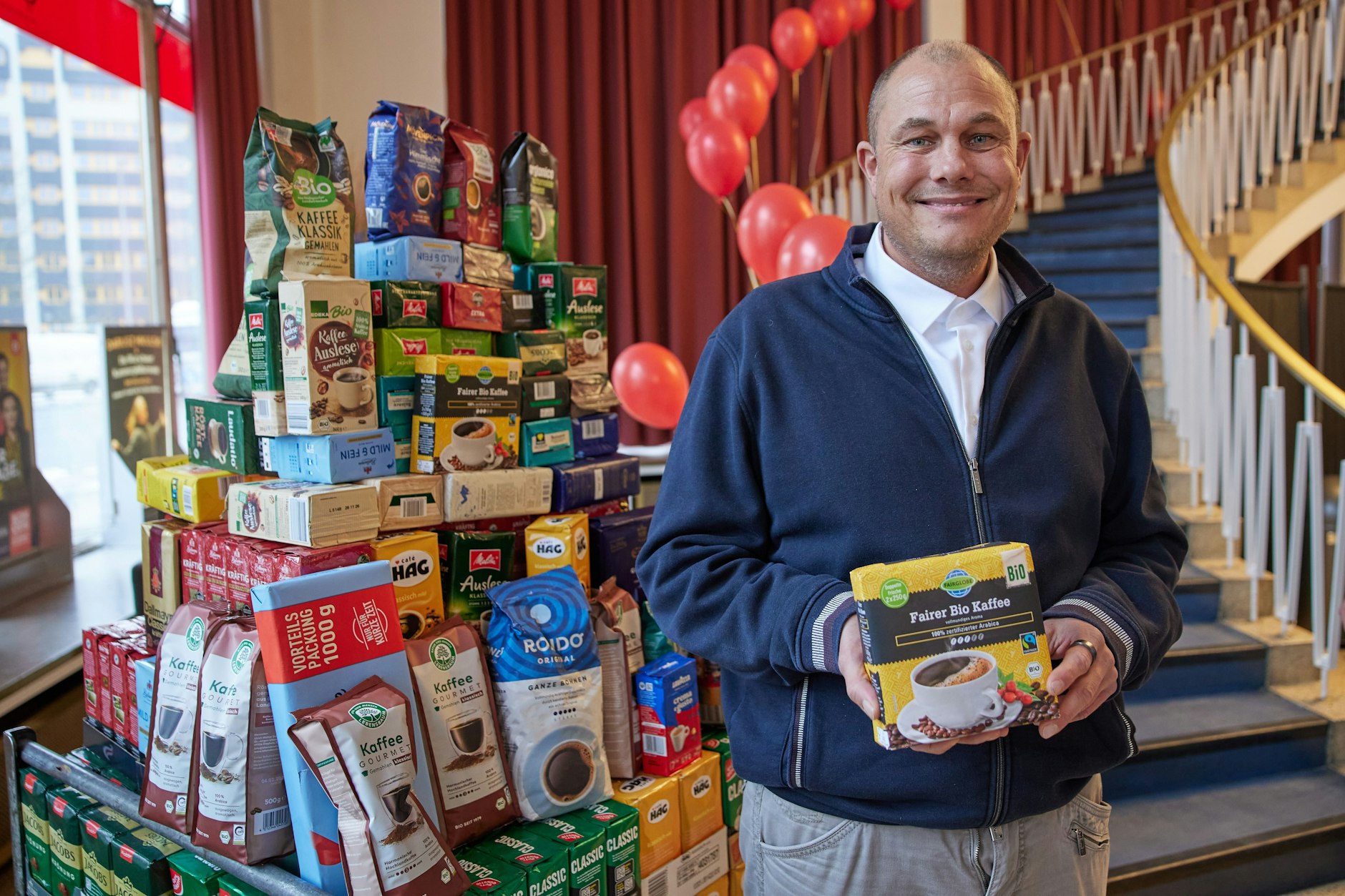 Kaffeewette-Erfinder und Unternehmer Michael Lind bei der Bilanz der diesjährigen Kaffeewette im Rathaus Reinickendorf