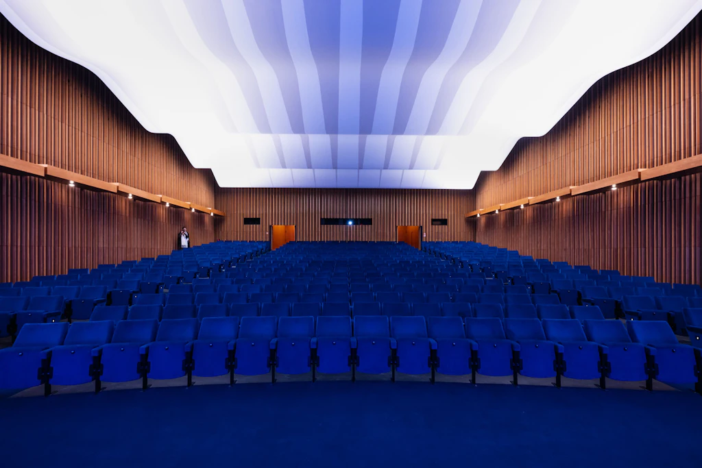 Berliner Osten: Im Kino International fliegen dem Publikum bald die Ohren weg