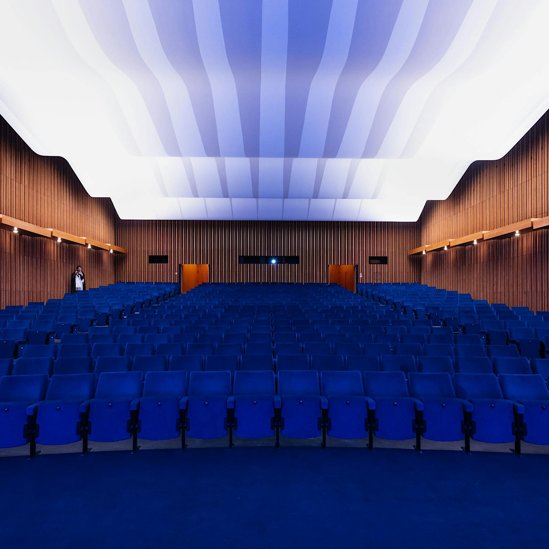 Berliner Osten: Im Kino International fliegen dem Publikum bald die Ohren weg