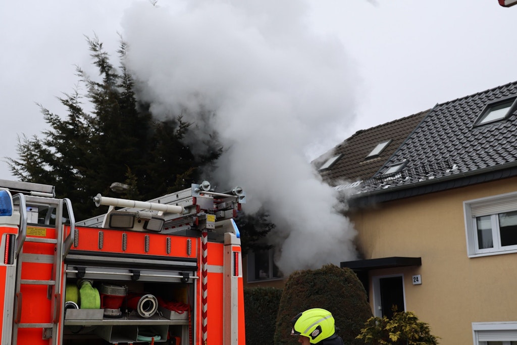 Einfamilienhaus-im-M-rkischen-Viertel-in-Flammen