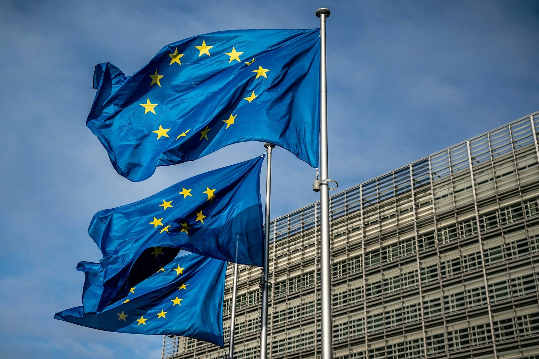 Die blaue Flagge mit den Sternen: wirklich noch Symbol für Rechtsstaatlichkeit und Werte?