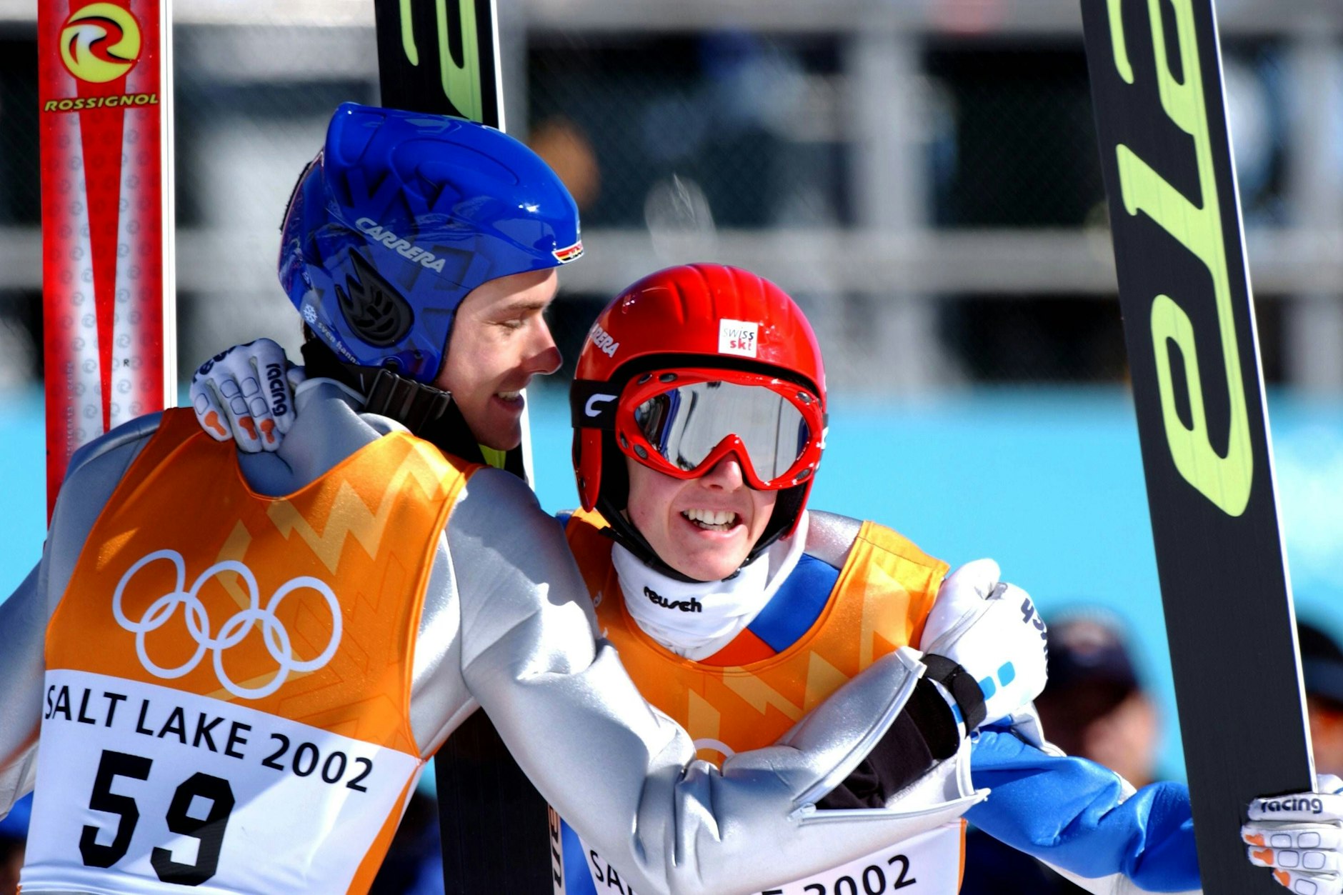 Sven Hannawald muss sich bei Olympia 2002 in Salt Lake City nur knapp dem Schweizer Simon Amann geschlagen geben.