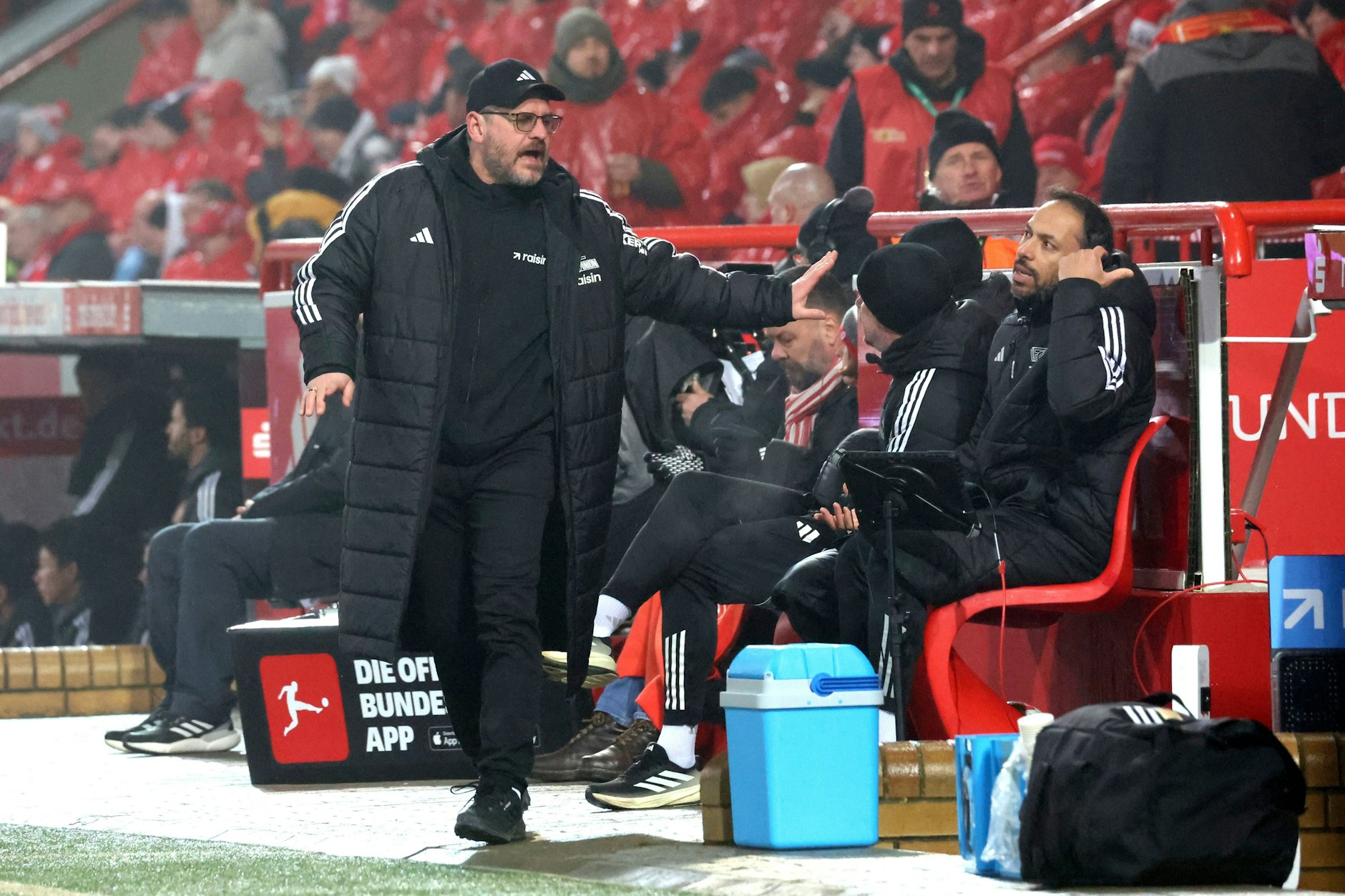 Steffen Baumgart, Cheftrainer des 1.FC Union Berlin, ärgert sich über das Slapstick-Tor von Eintracht Frankfurt. 