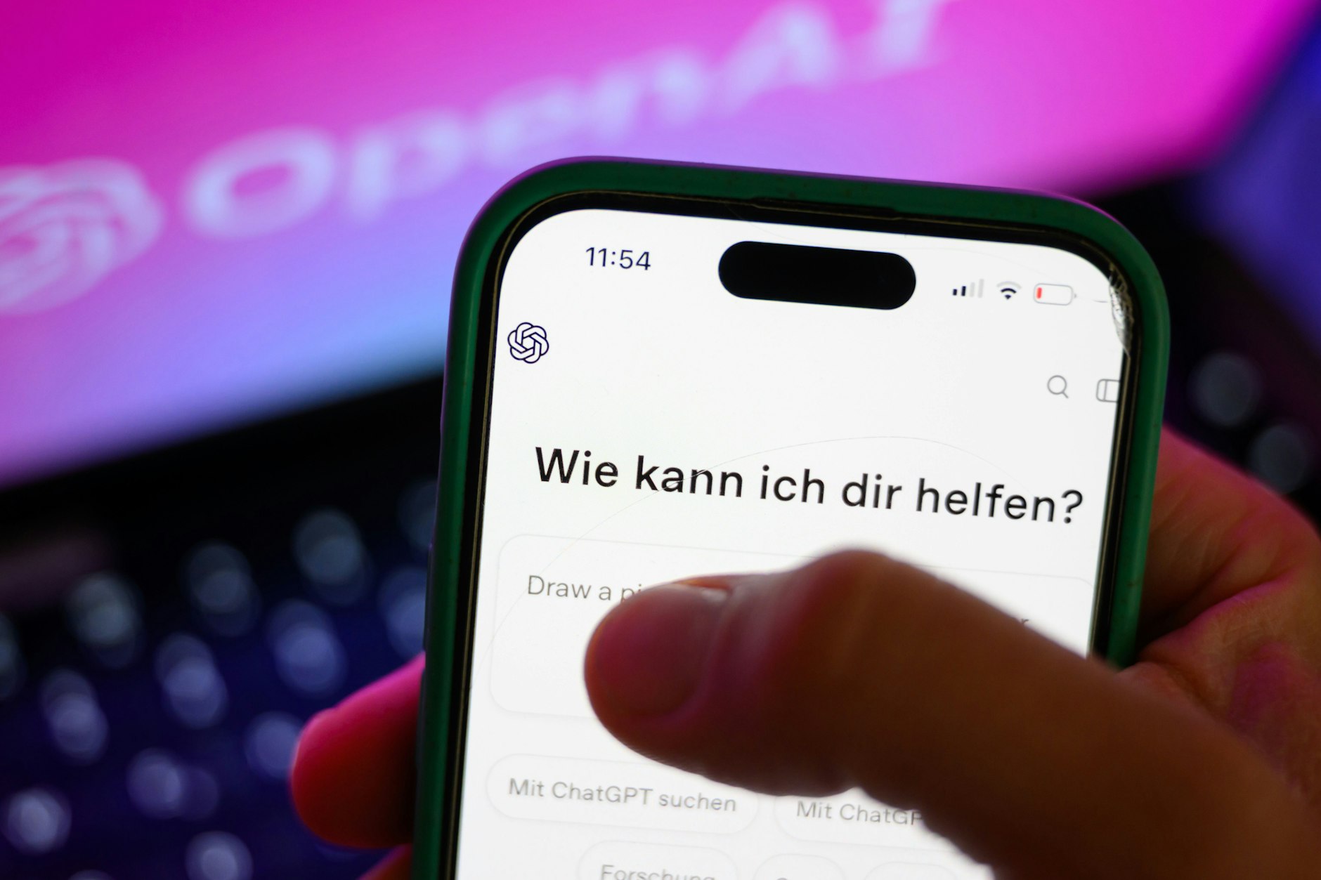 Medizinischen Rat beim Chatbot suchen? Millionen Menschen nutzen Künstliche Intelligenz, um Symptome einzuordnen.