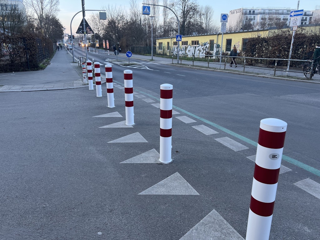 Poller-Gegner-am-Ostkreuz-sammeln-jetzt-Unterschriften