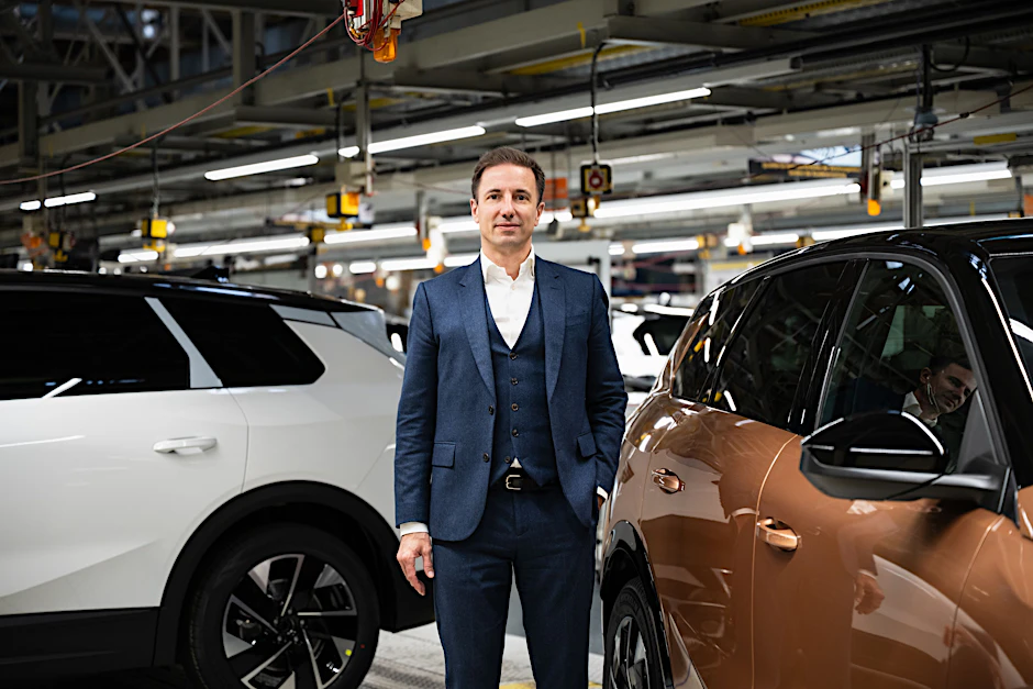 Florian Huettl im Opelwerk in Eisenach, in dem der Opel Grandland vom Band läuft.