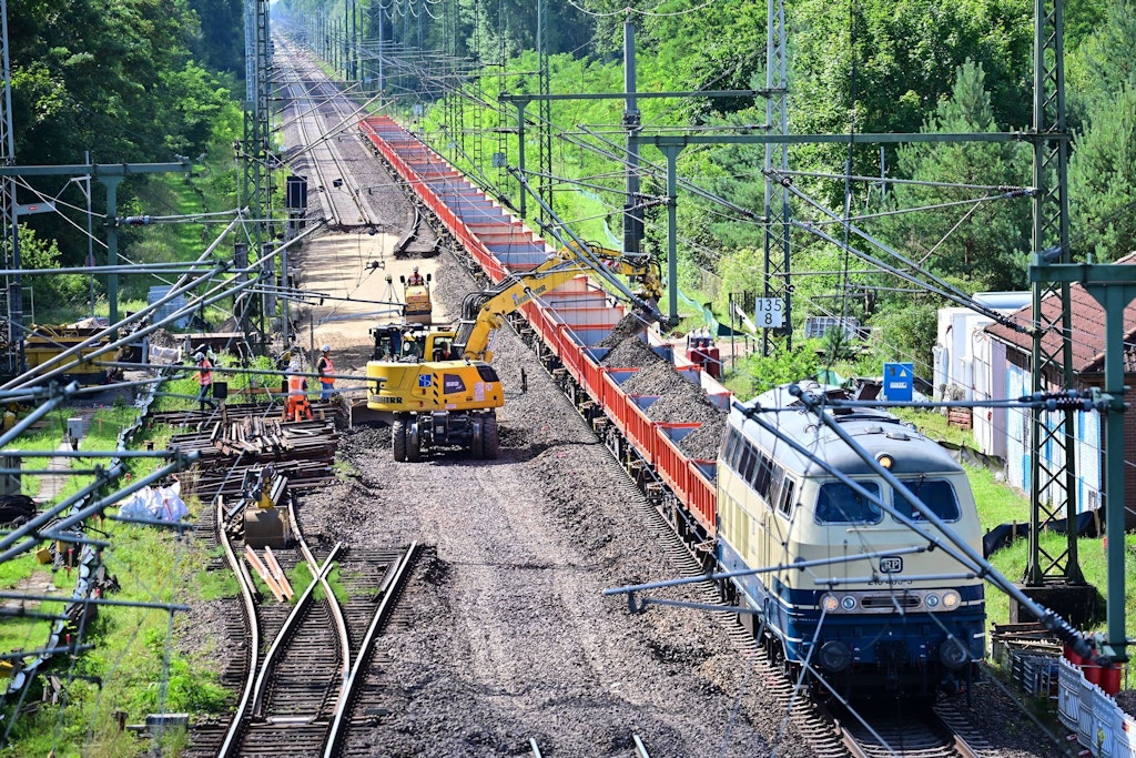 Sanierung Bahnstrecke Berlin-Hamburg: Rückstand soll mit mehr Personal aufholt werden
