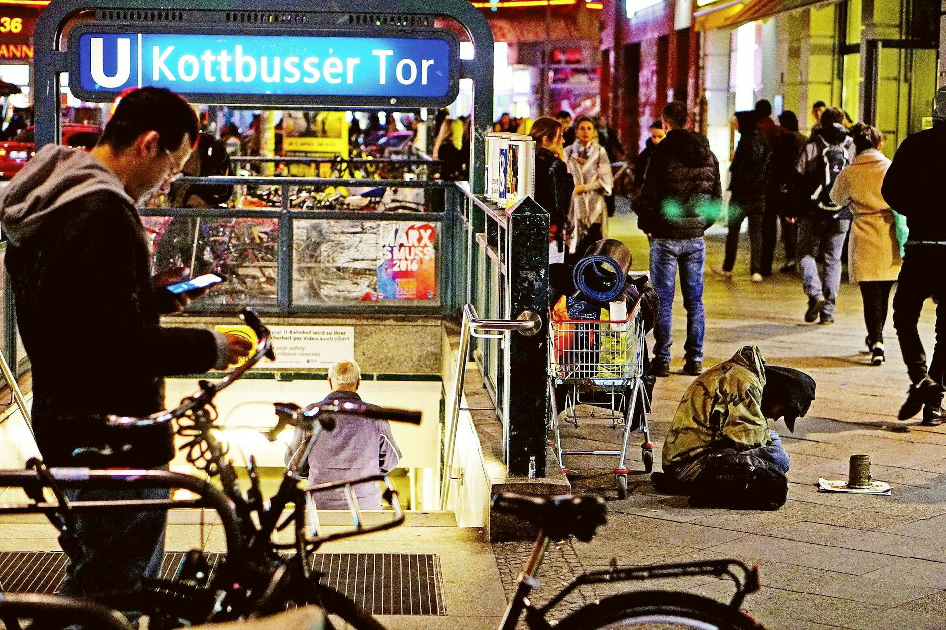 Am Kottbusser Tor gibt es sehr viele junge Menschen mit Suchterkrankungen, denen niedrigschwellige Hilfsangebote zugutekommen.