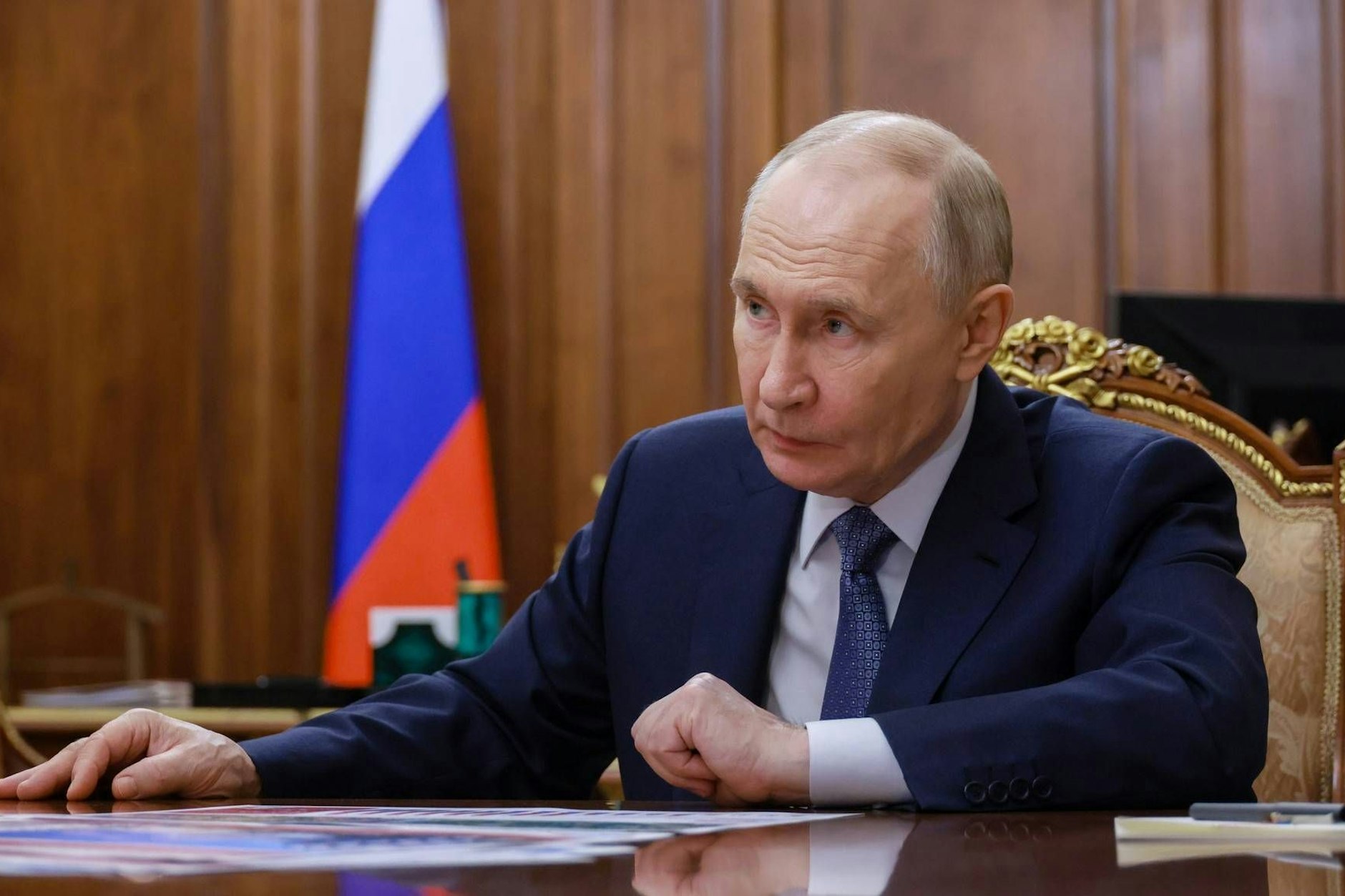 Russlands Präsident Wladimir Putin profitiert auch im vierten Kriegsjahr von stabil hoher Zustimmung und politischer Apathie in der Bevölkerung.