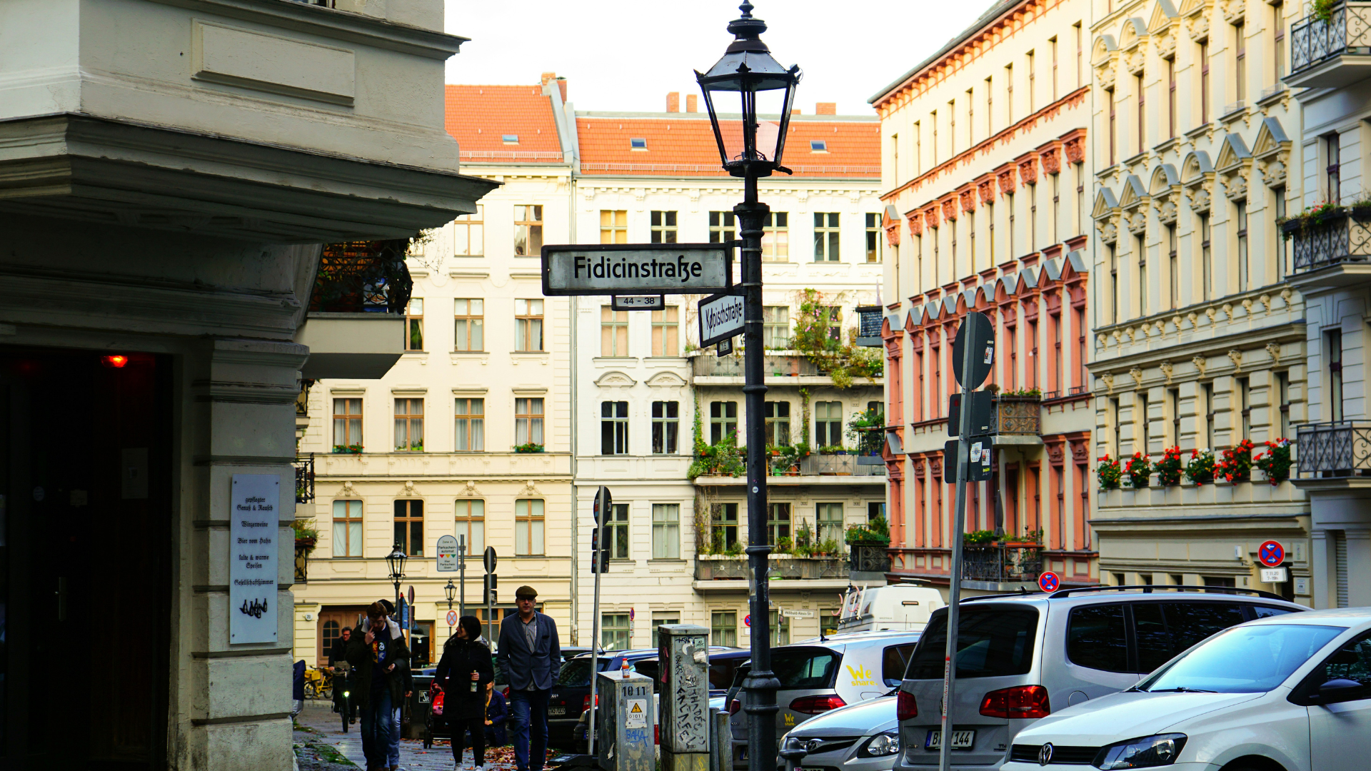 Mehr Privatsphäre zuhause: Tipps auch für enge Bebauungen