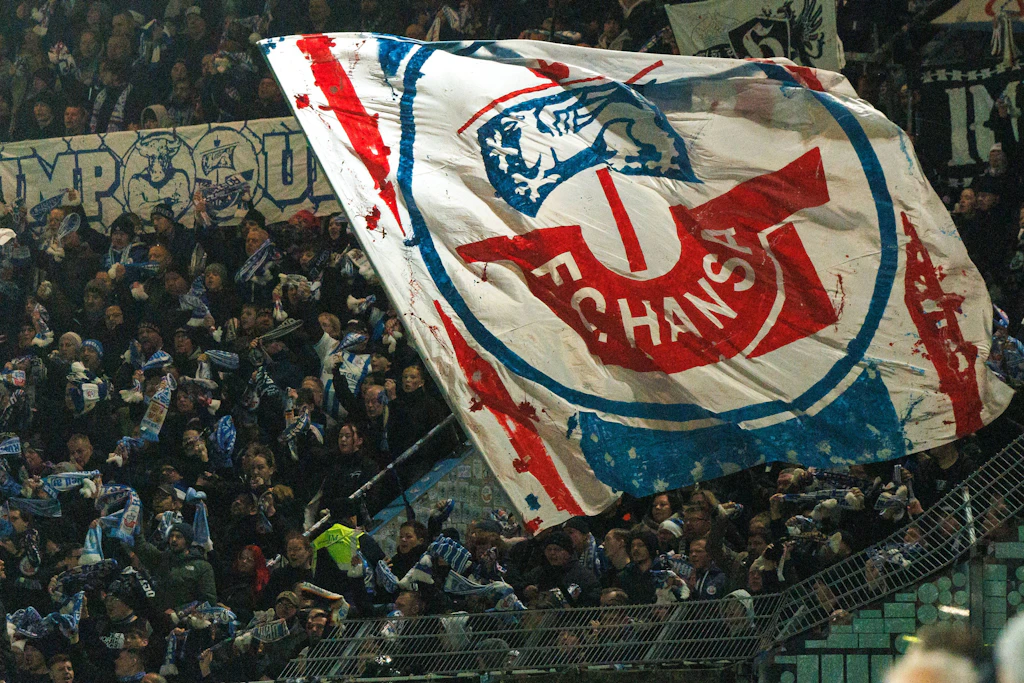 Hansaflagge mit der Kogge: Seit 1965 ist es das Symbol des Vereins.