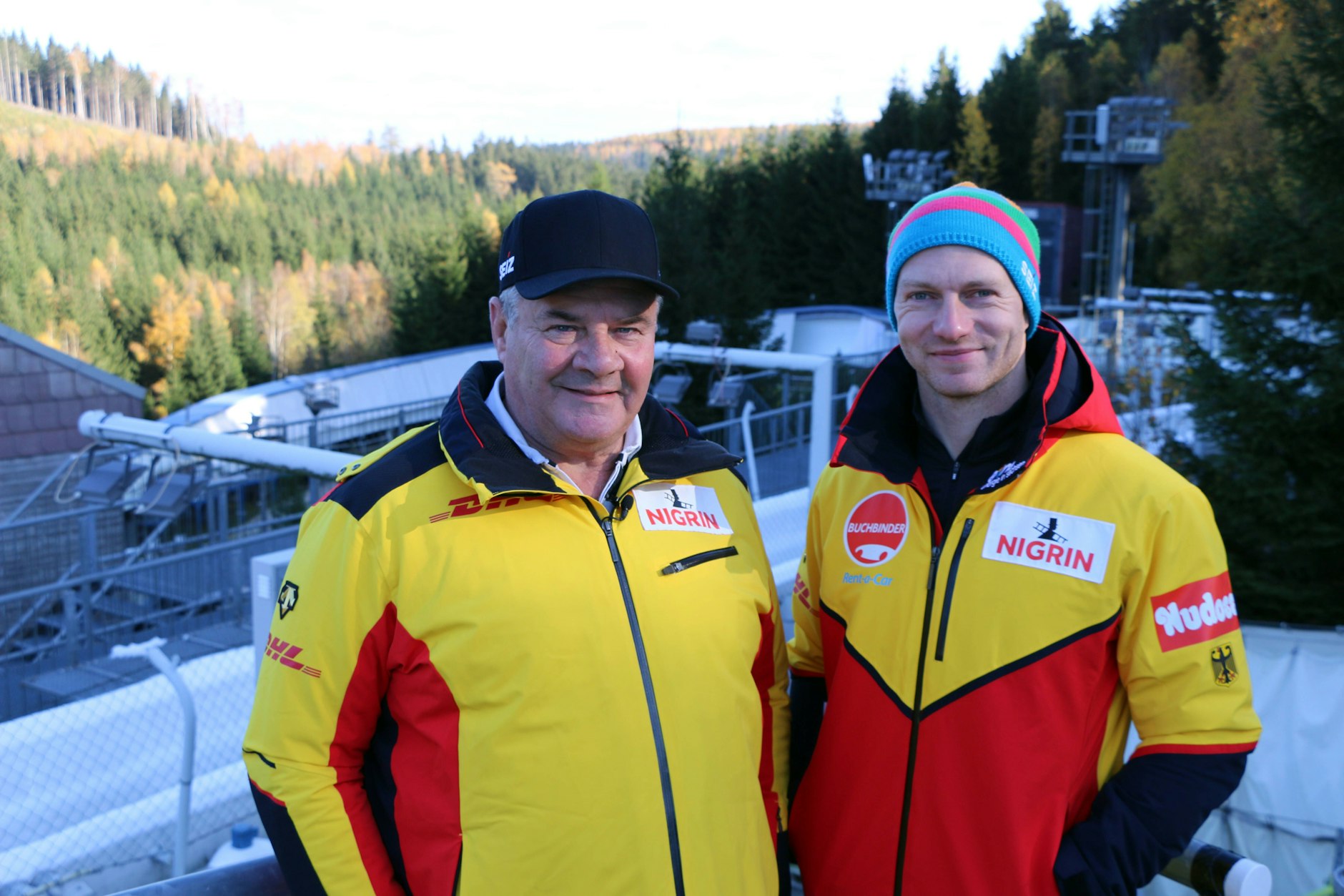 Wolfgang Hoppe, Olympiasieger 1984, und Francesco Friedrich Olympiasieger von 2018 und 2022.