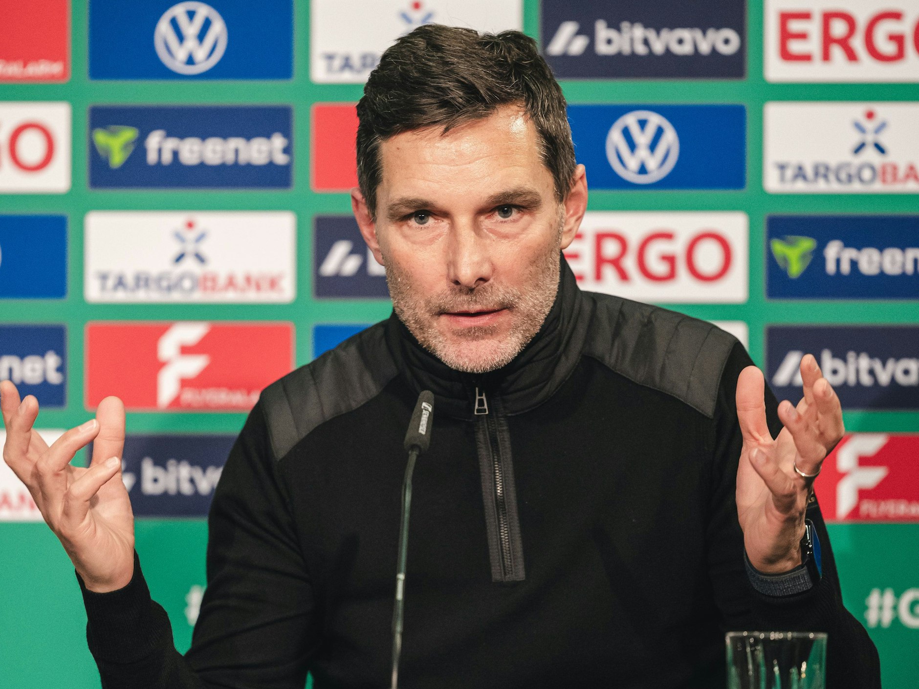 Hertha-Trainer Stefan Leitl muss bis Sonnabend die Köpfe der Spieler wieder klar bekommen.