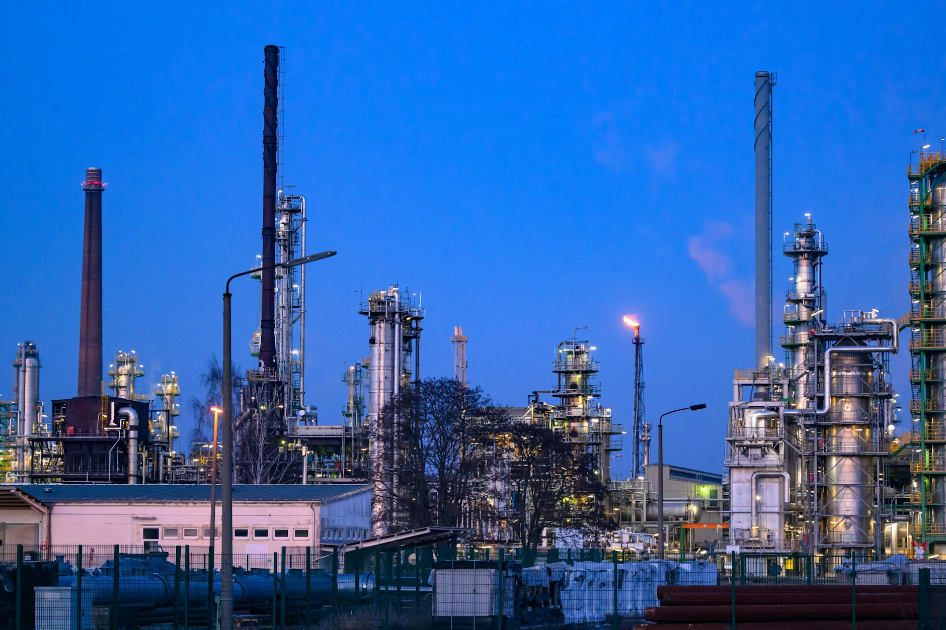 Die Raffinerie in Schwedt in der Uckermark im Nordosten von Brandenburg versorgt große Teile des Nordostens Deutschlands mit Treibstoff.