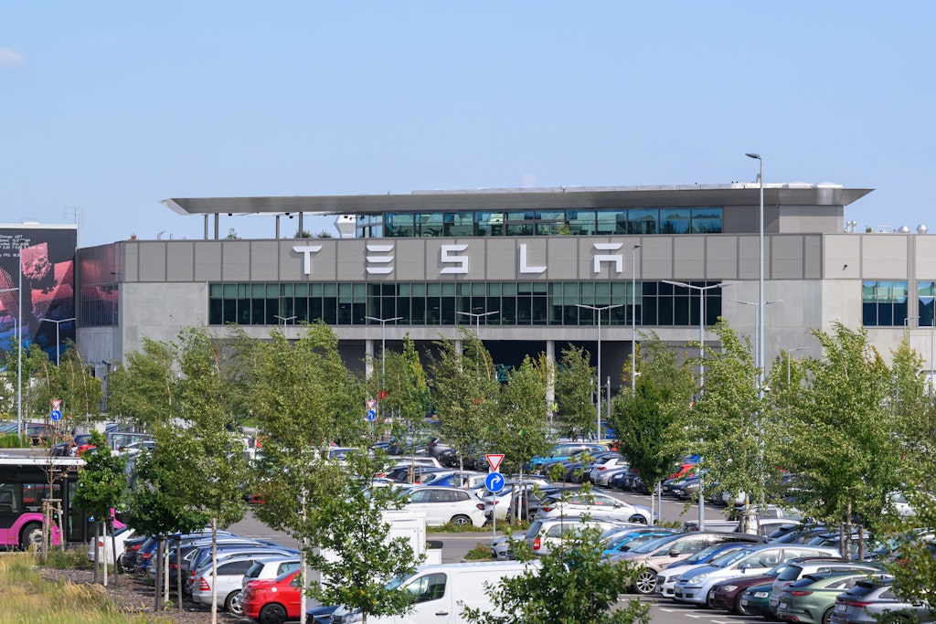 Tesla stellt Strafanzeige gegen IG Metall-Gewerkschaftler: Polizei beschlagnahmt Laptop