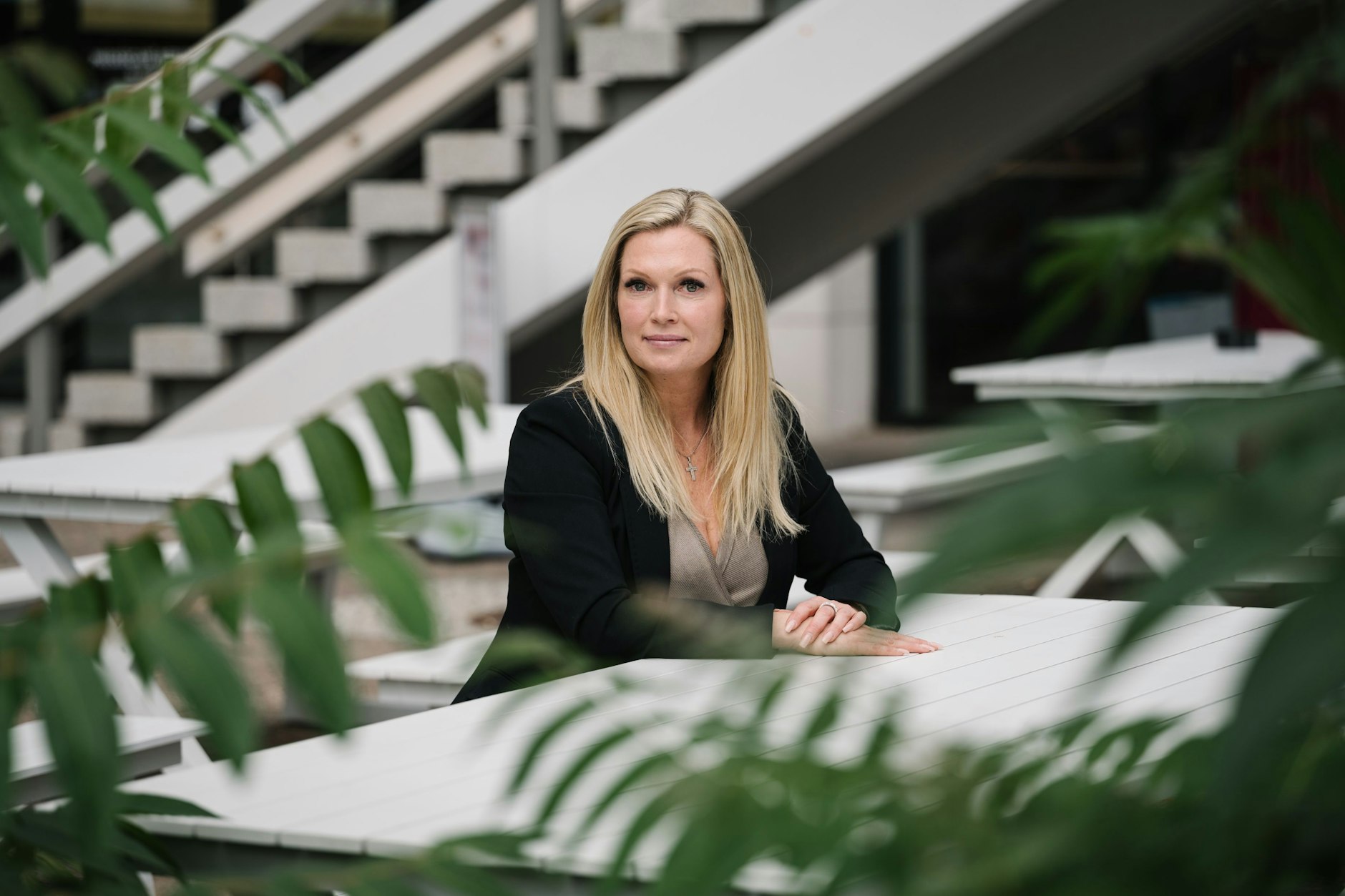 Angélique Yumusak erklärt, Frauen zeigen Gewalt aus Scham oft nicht an.