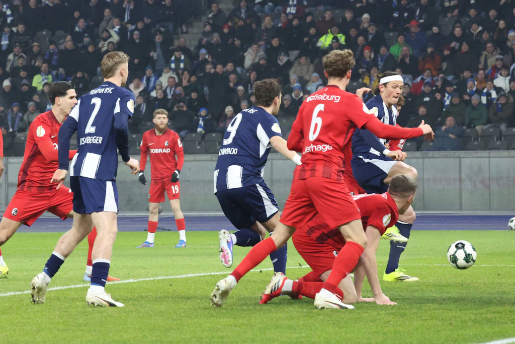 Hertha-Fans sauer! Wieder VAR-Torklau gegen Reese