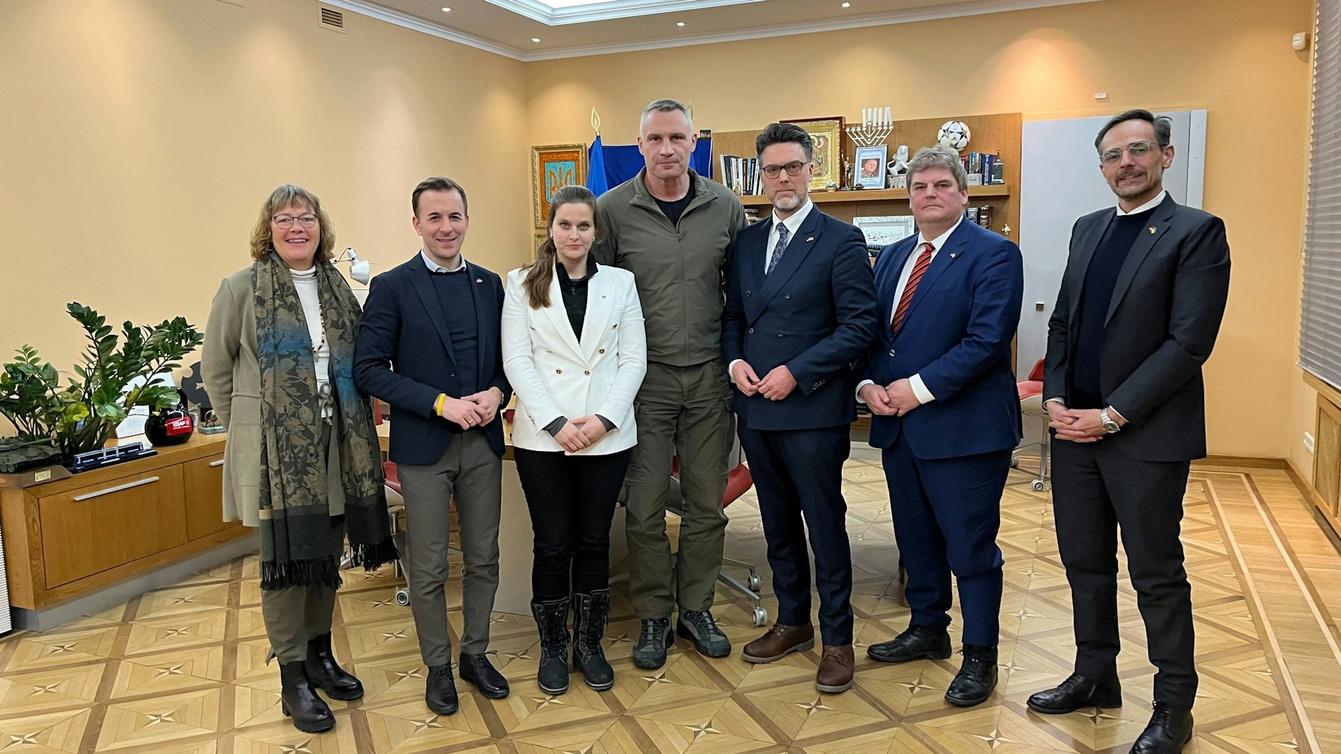 Natürlich besuchten die deutschen Parlamentarier auch Kiews Bürgermeister Klitschko (Bildmitte).